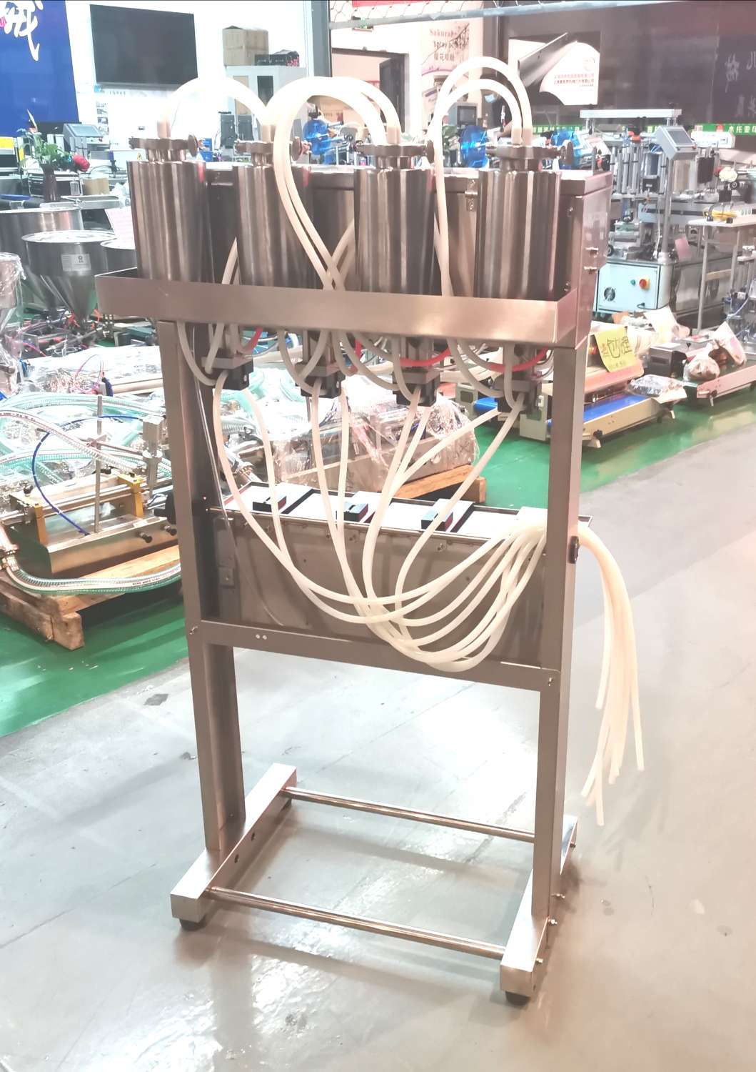 The old water-based four-head filling machine of Hengkai Packaging Machinery is of high quality and low price, and operates with integrity undefined