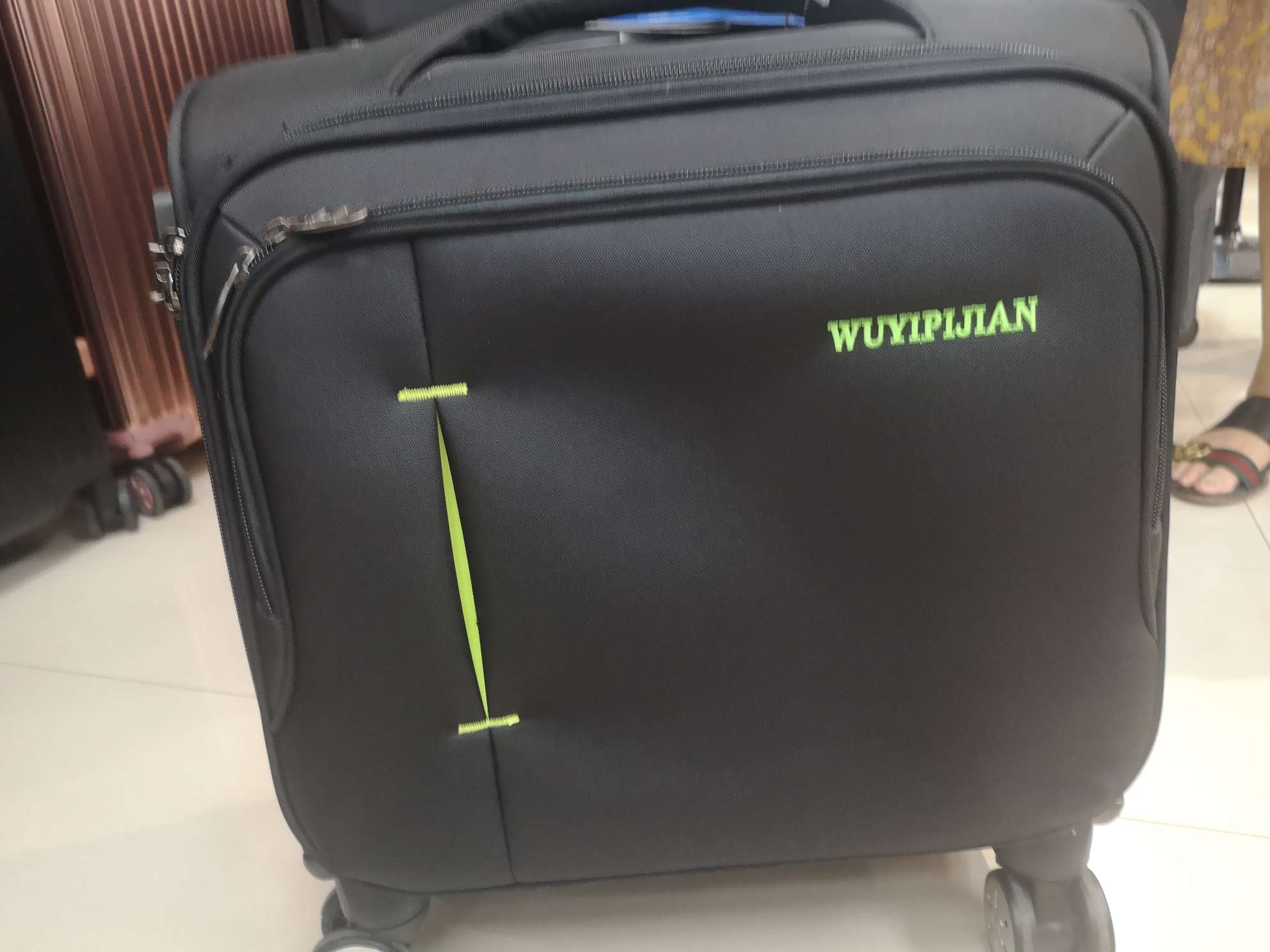 黑色尼龙拉杆箱2图