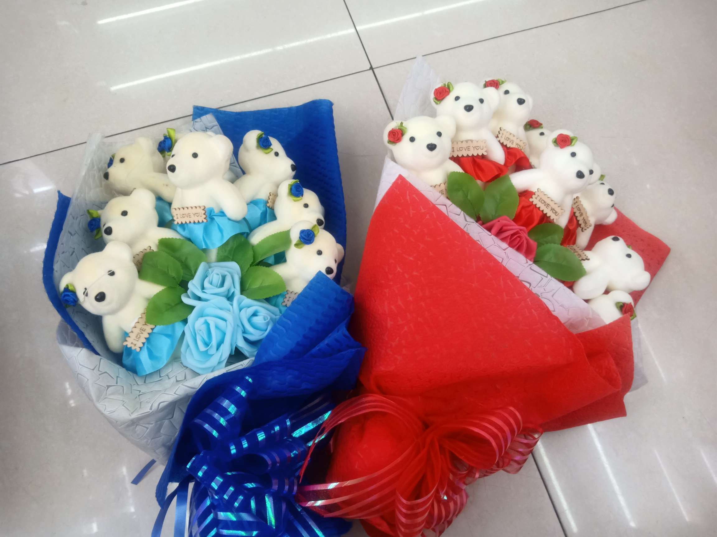 8 Bear with flowers in hand thumbnail
