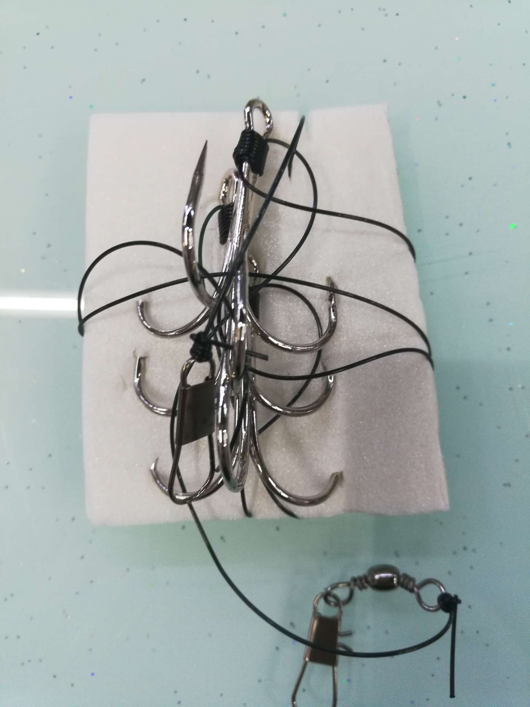 Boxed With Three Anchor Hooks Small 4/0 Specification drawing