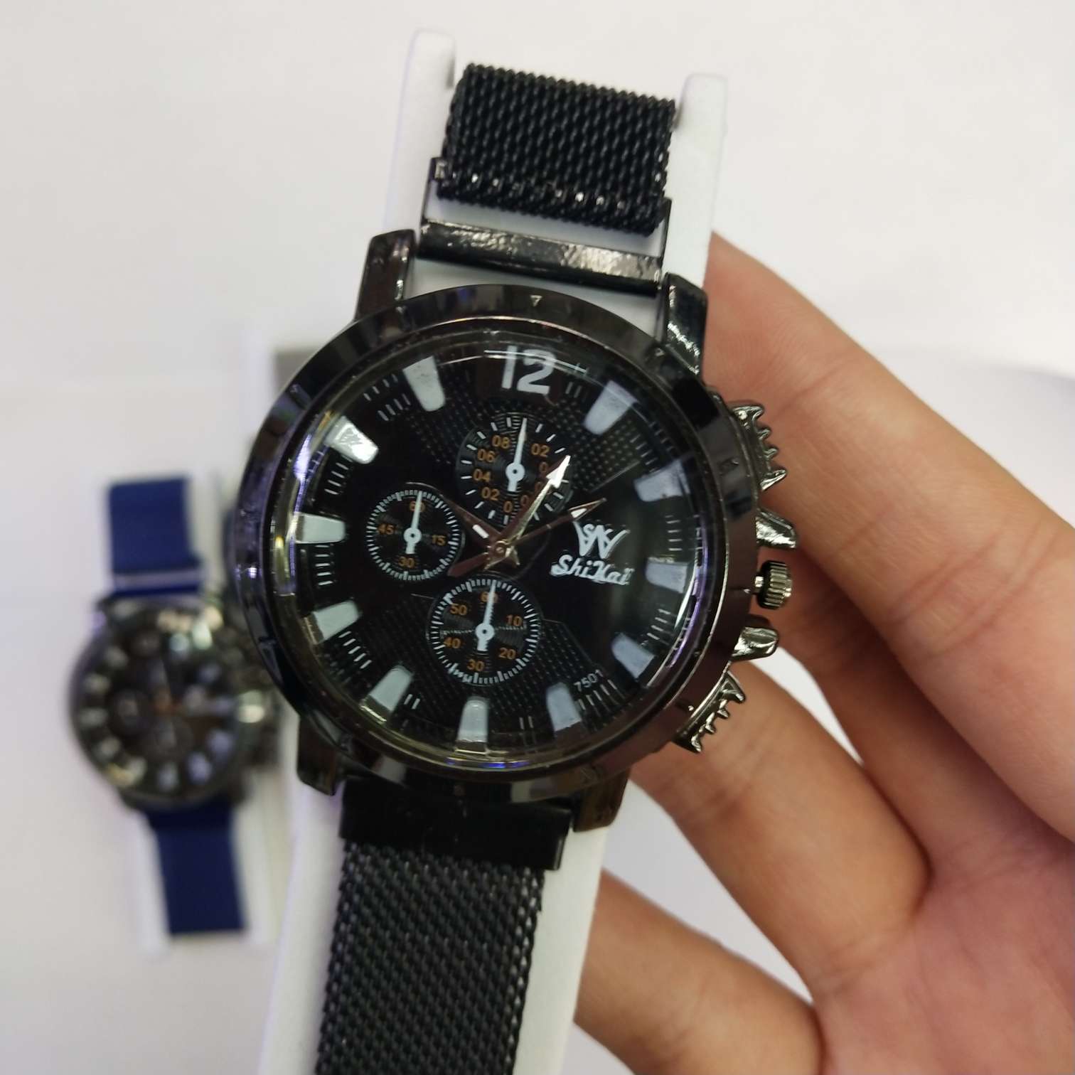 Elegant and fashionable adult watches details Picture