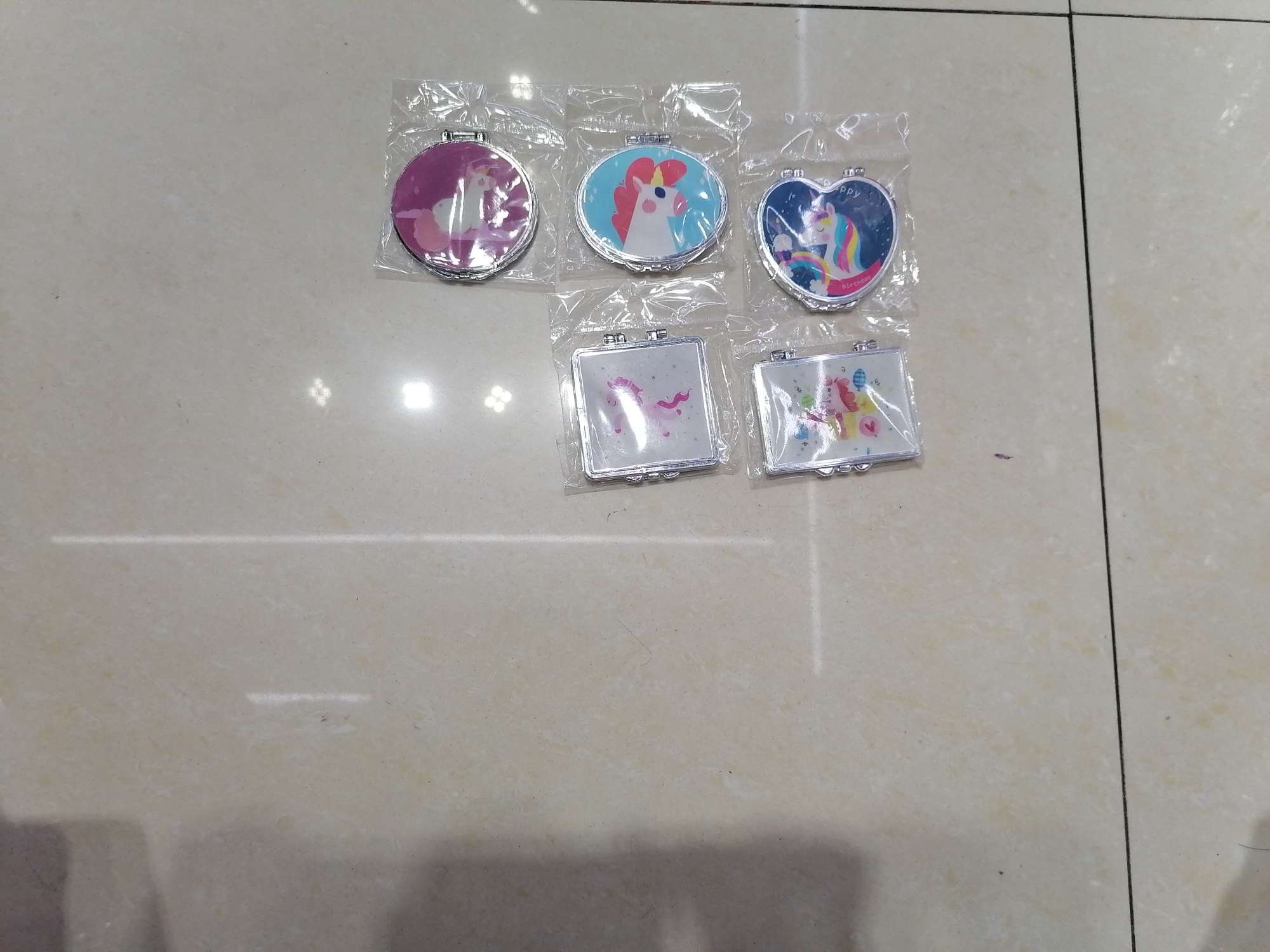 旅游口袋镜白底实物图