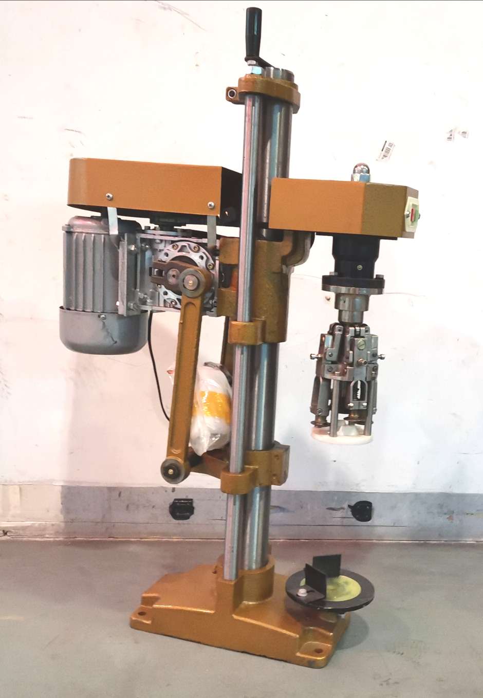 Hengkai Packaging Machinery offers high-quality wine sealing machines at low prices and operates with integrity Item Picture