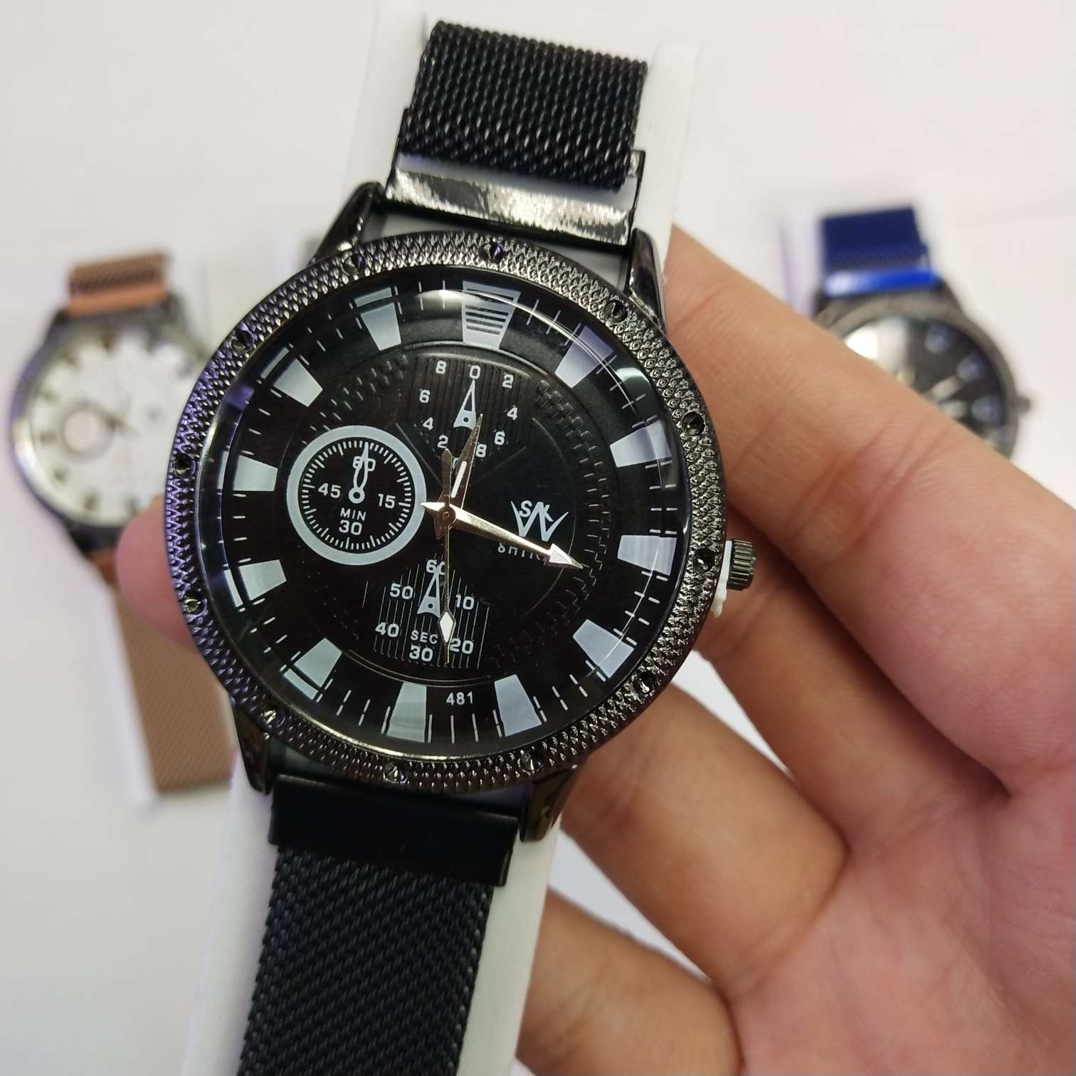 Four-color business boutique fashion magnetic watch for adults details Picture