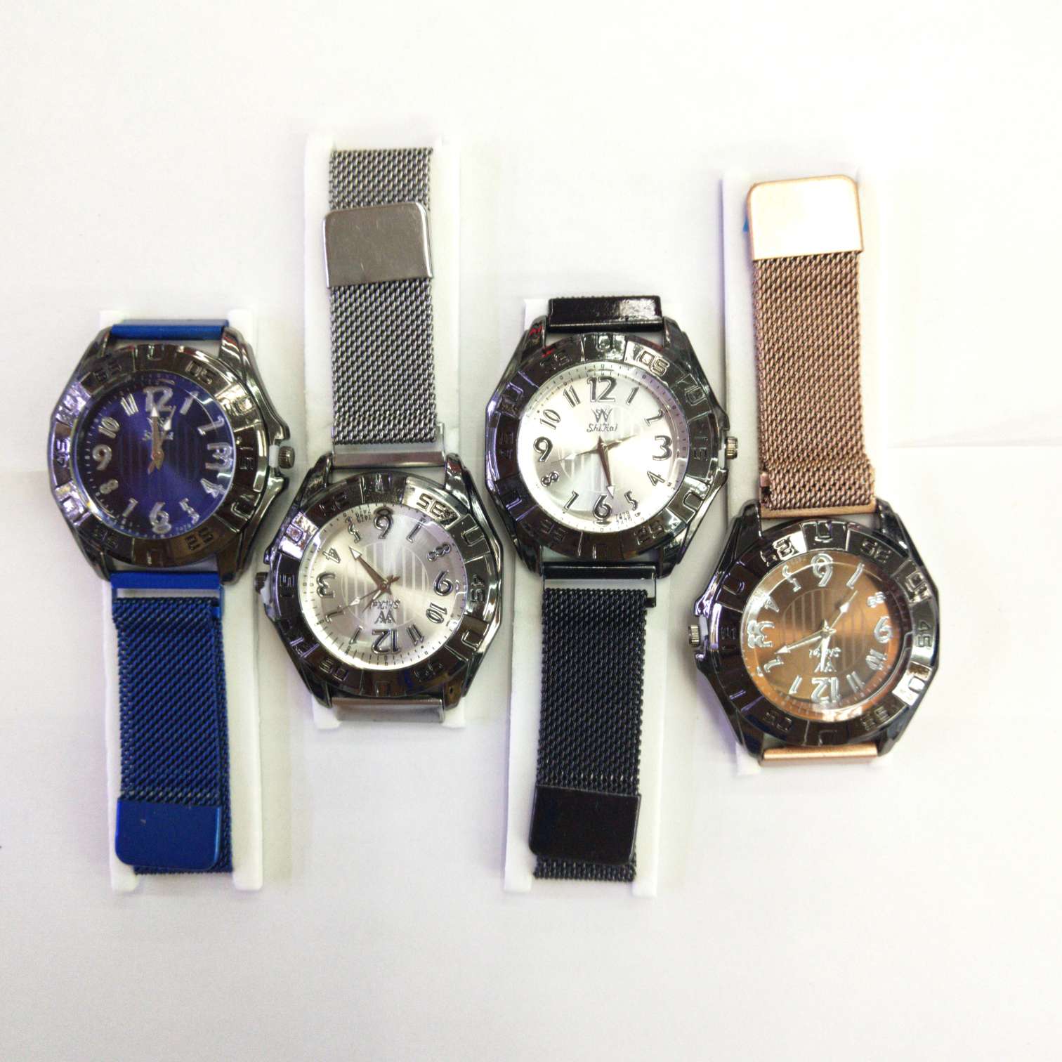 High-quality and fashionable magnetic adult watches are selling well