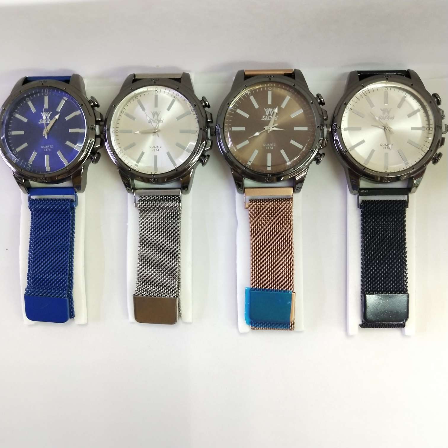A high-quality, fashionable, simple and elegant magnetic adult watch