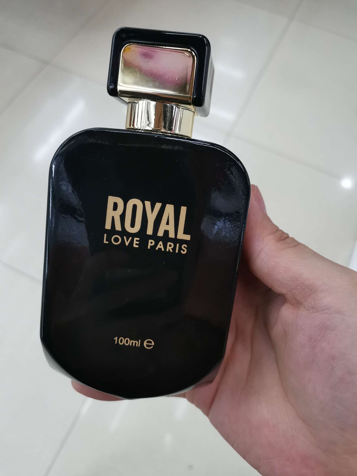 Royal Love Paris details Picture