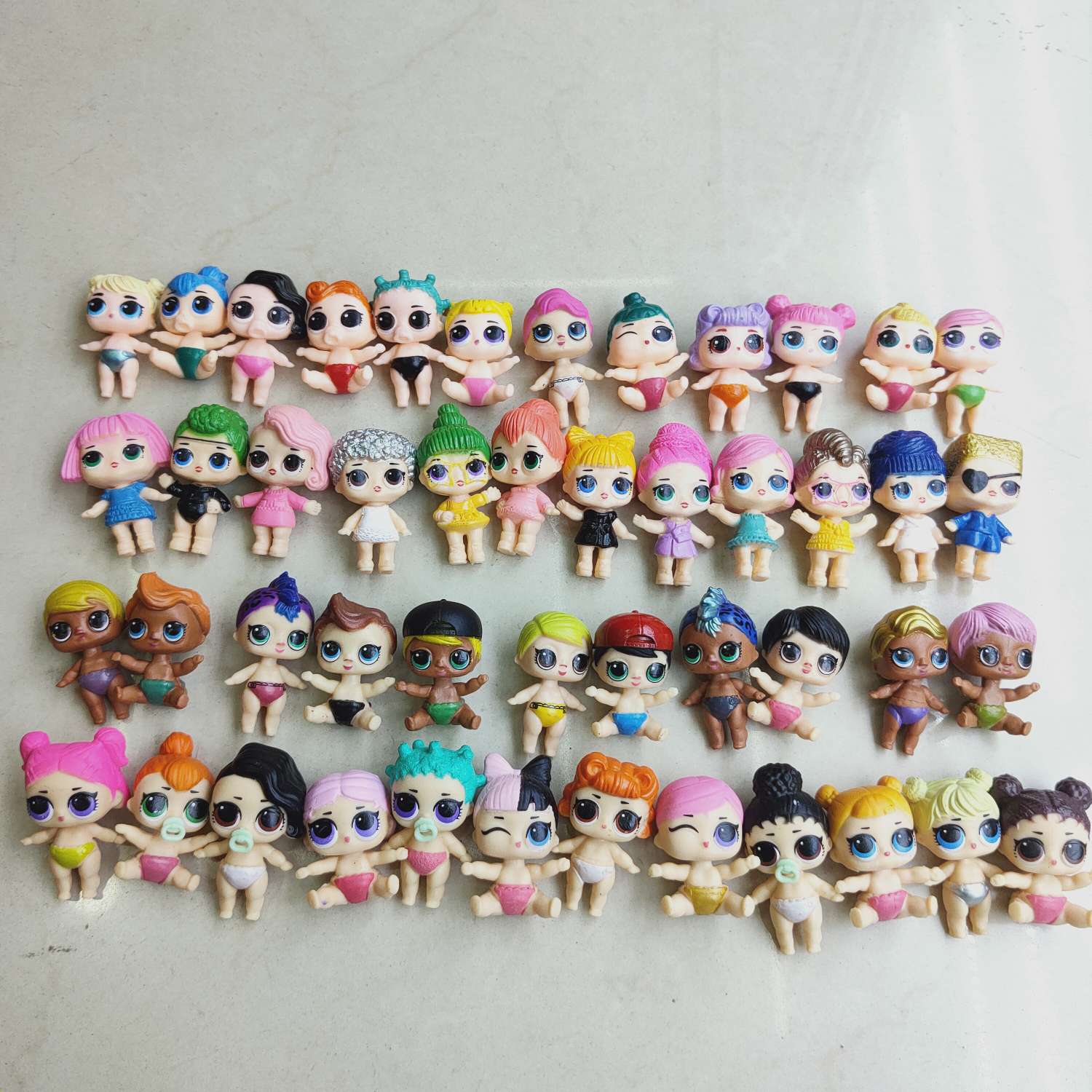 1.5-inch swimsuit surprise sitting doll bulk shipment, various styles, random shipping, cake decoration, doll figurine, sisters, girls, boys, house play toys, ornaments Item Picture