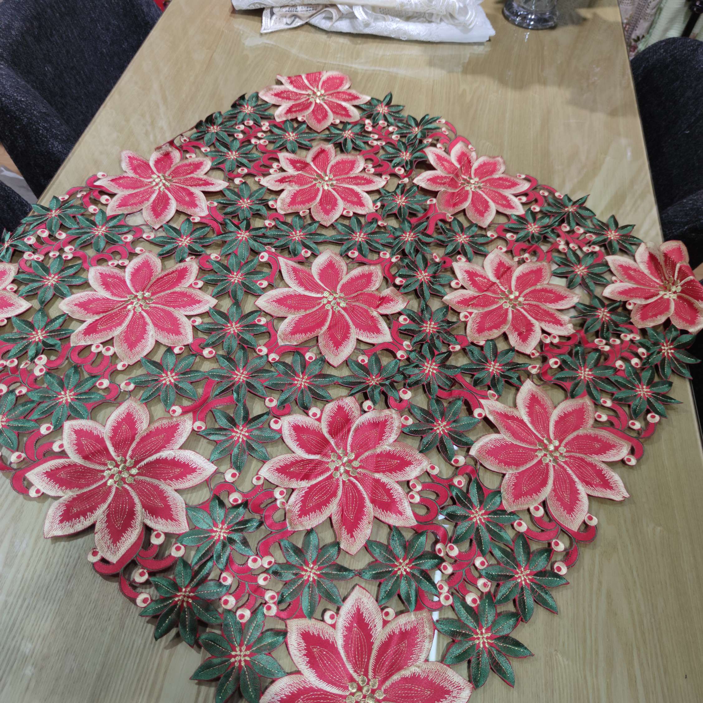 【S.G.R】2020新款桌布桌旗抱枕工艺红花绿叶镂空