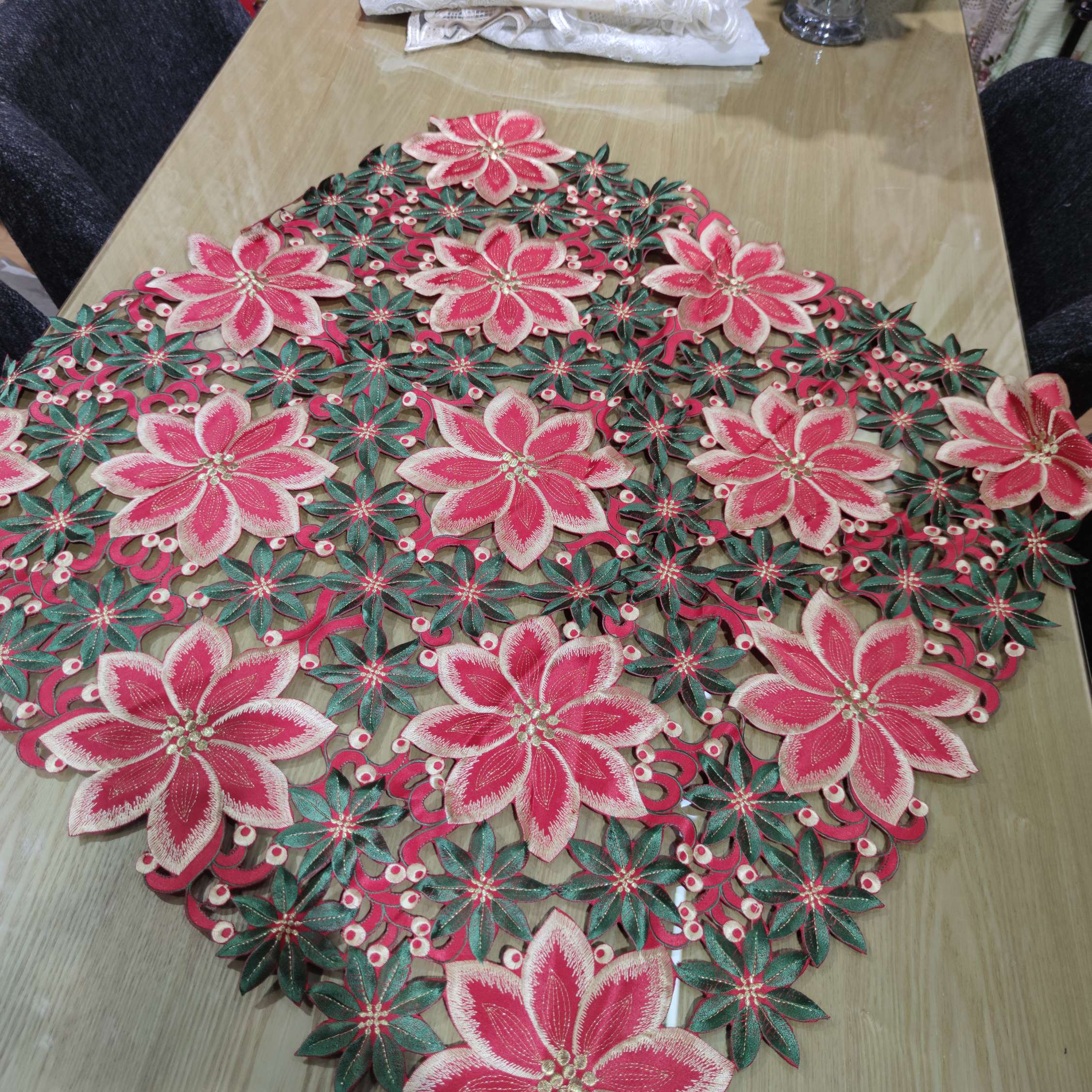 【S.G.R】2020 new tablecloth, table flag and throw pillow with red flower and green leaf hollowed-out craftsmanship