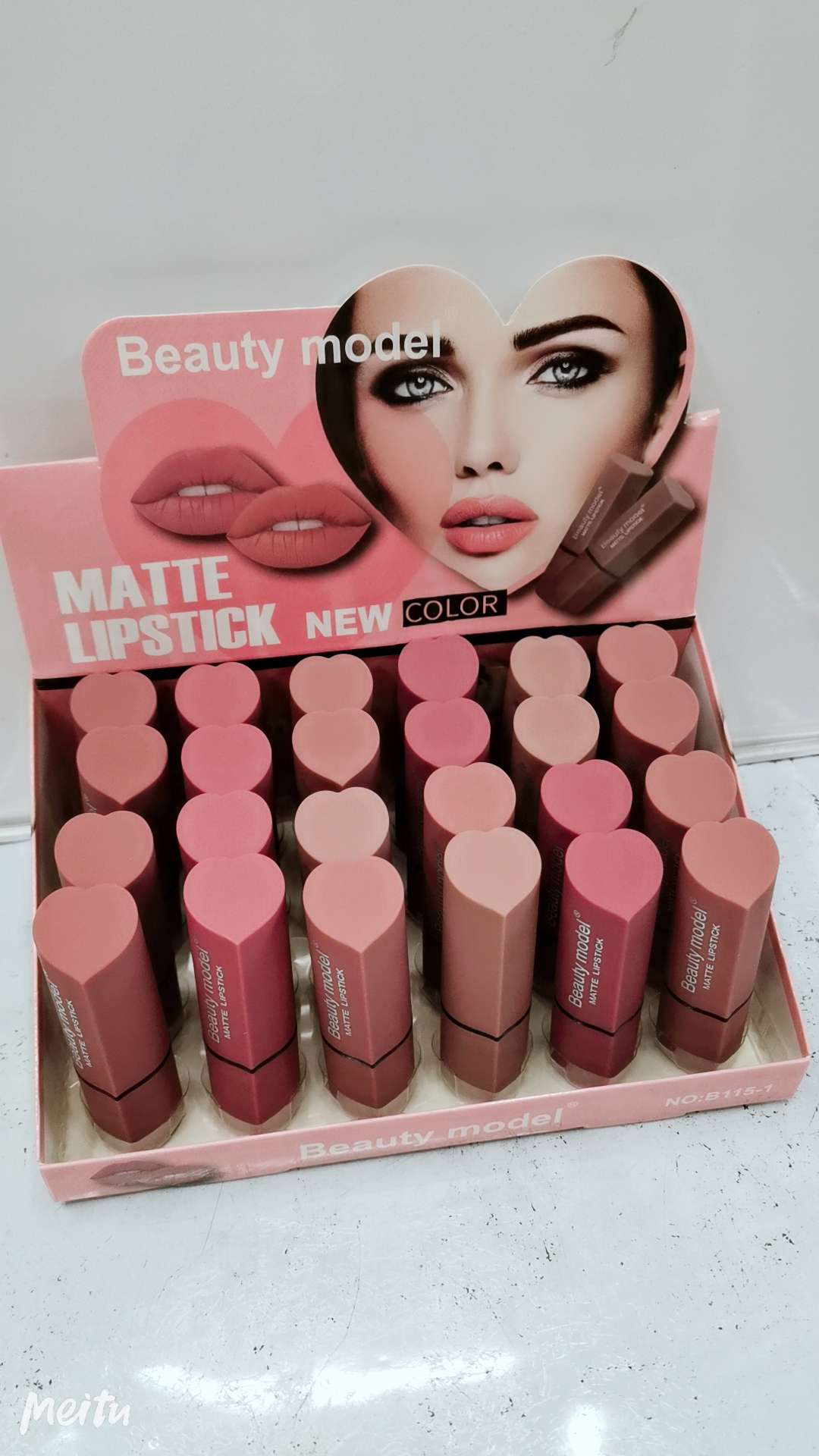 Rubber paint lipstick, facial beauty, lip makeup, moisturizing factory direct sales and wholesale Specification image