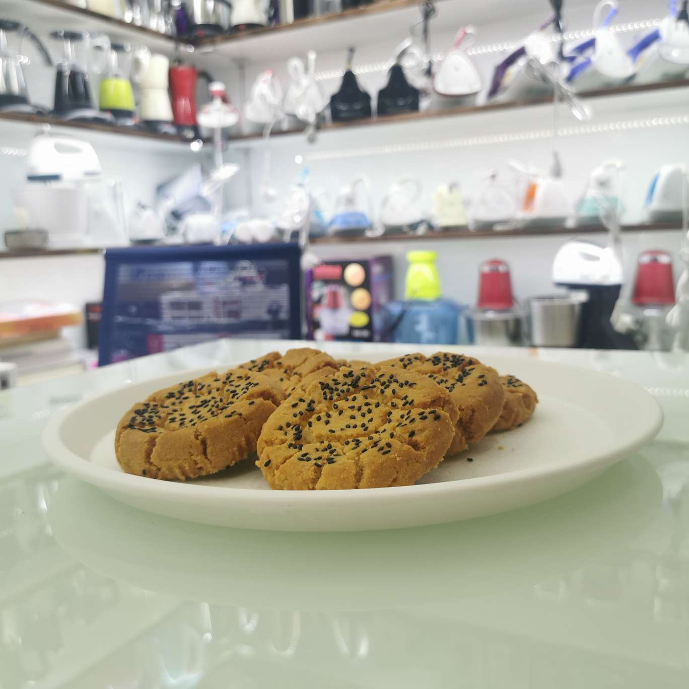 White plastic round trays, storage plates, dinner plates, storage plates, pastry plates and candy plates Specification image