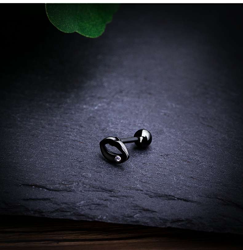 Changsheng Jewelry features zircon lip print earrings, couple ear bone nails, and piercing nails Application Scenario
