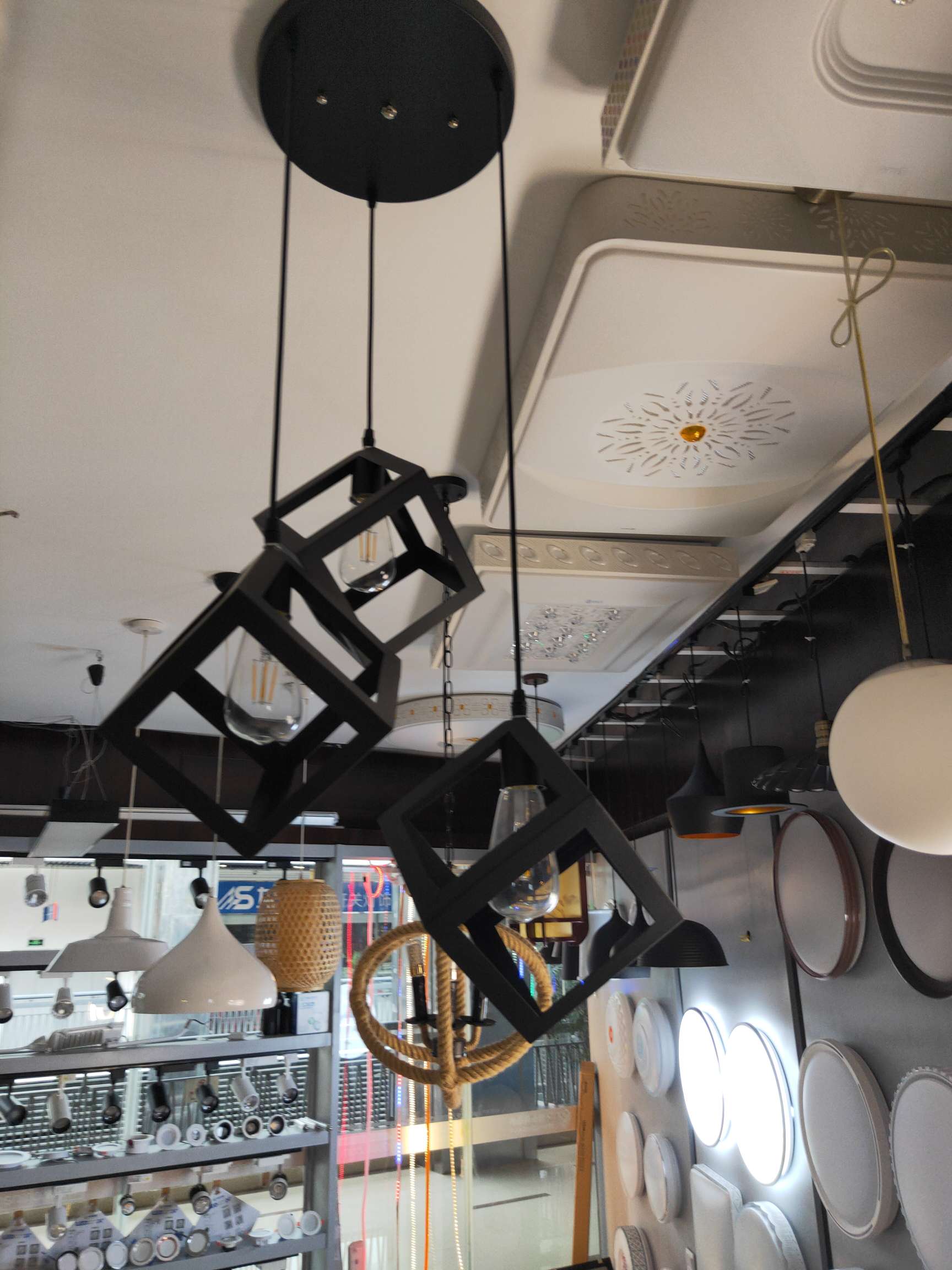 European-style iron chandelier, restaurant lamp, personalized chandelier Application Scenario