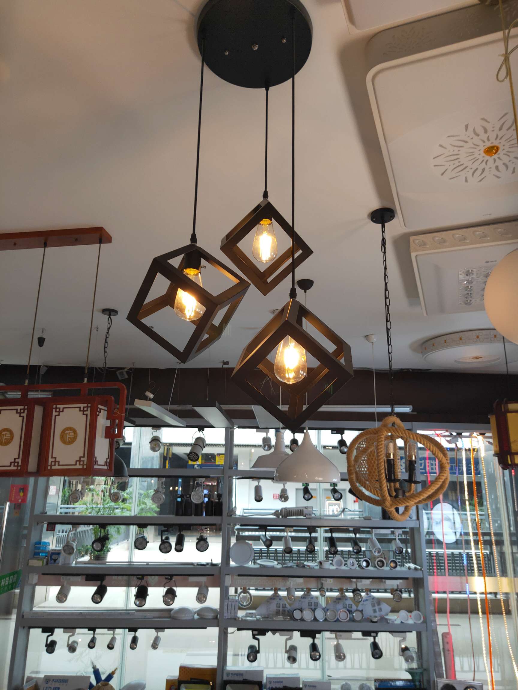 European-style iron chandelier, restaurant lamp, personalized chandelier Item Picture