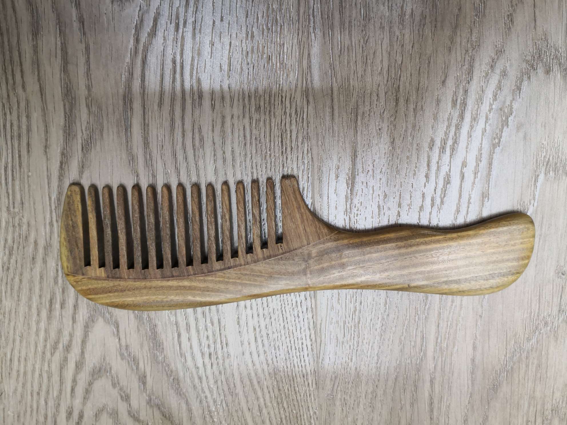Green Sandalwood Comb Splicing Health Care Comb Massage Comb Health Care Wood Comb Scalp Care Application Scenario