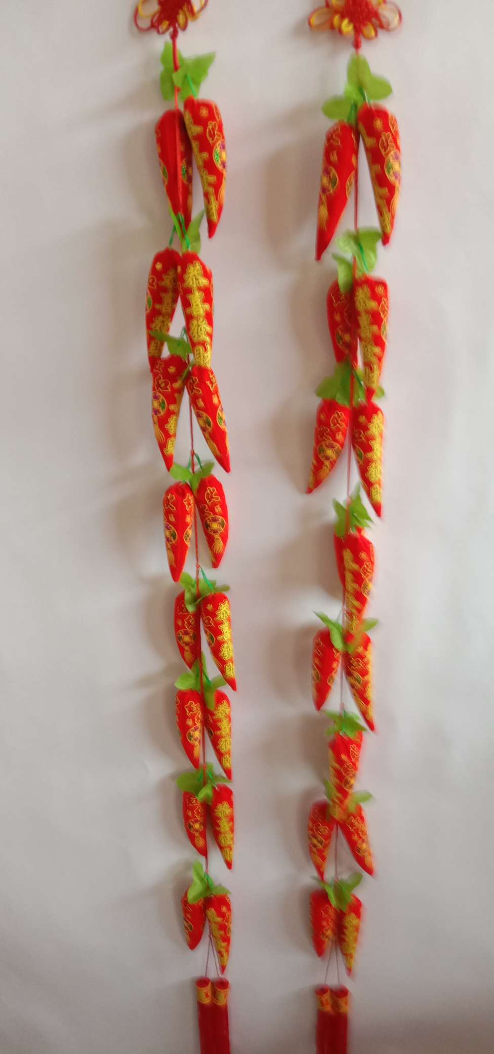 A pair of golden powder color-printed "Congratulations and Prosperity" chili skewers, festive wedding and festival supplies, factory direct sales, sample customization, moving into a new home