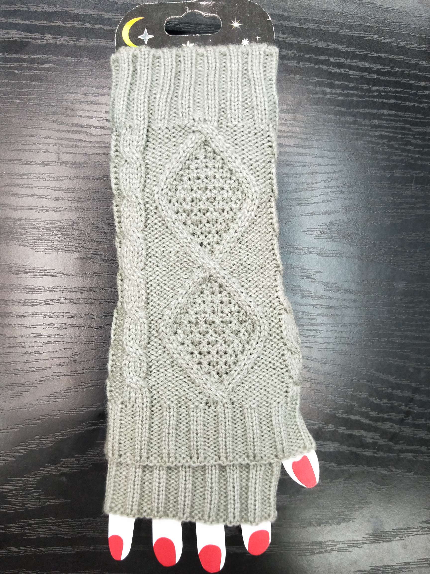 Knitted diamond gloves for autumn and winter