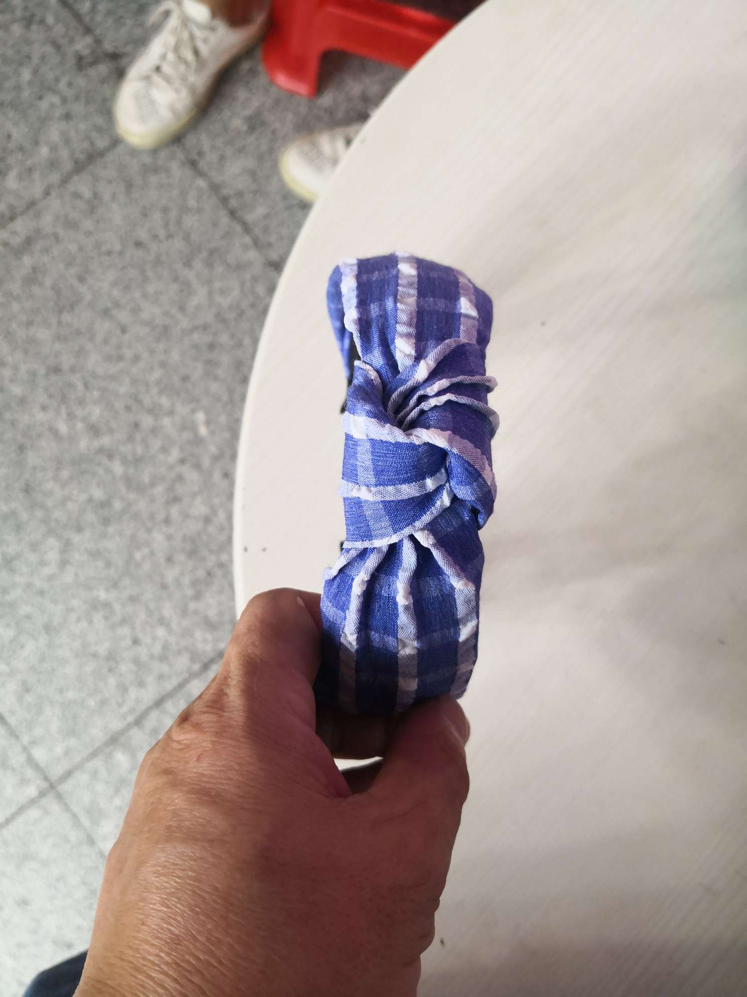 Large grid with knotted head clasp thumbnail