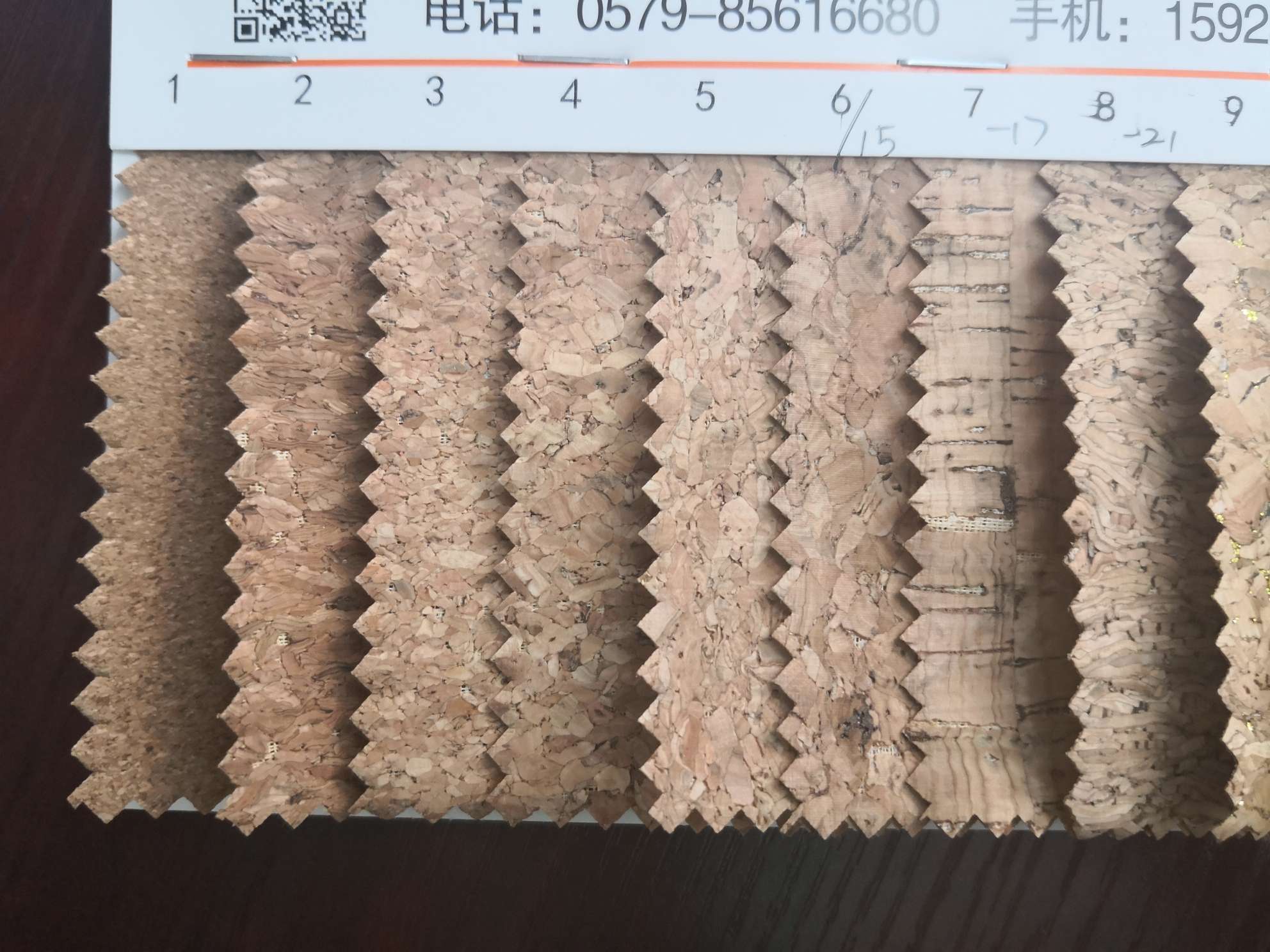 Cork grain pure wood chips made of the original ecological environmental protection materials for bags and handbags packaging accessories Specification drawing