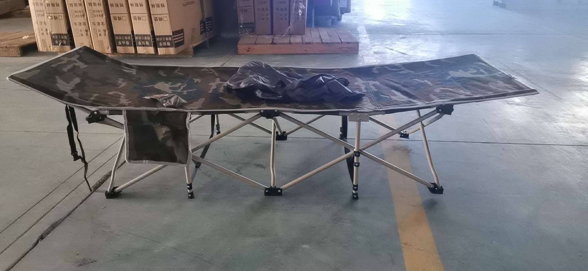 Folding beds, folding chairs, nap beds, outdoor camping equipment details Picture