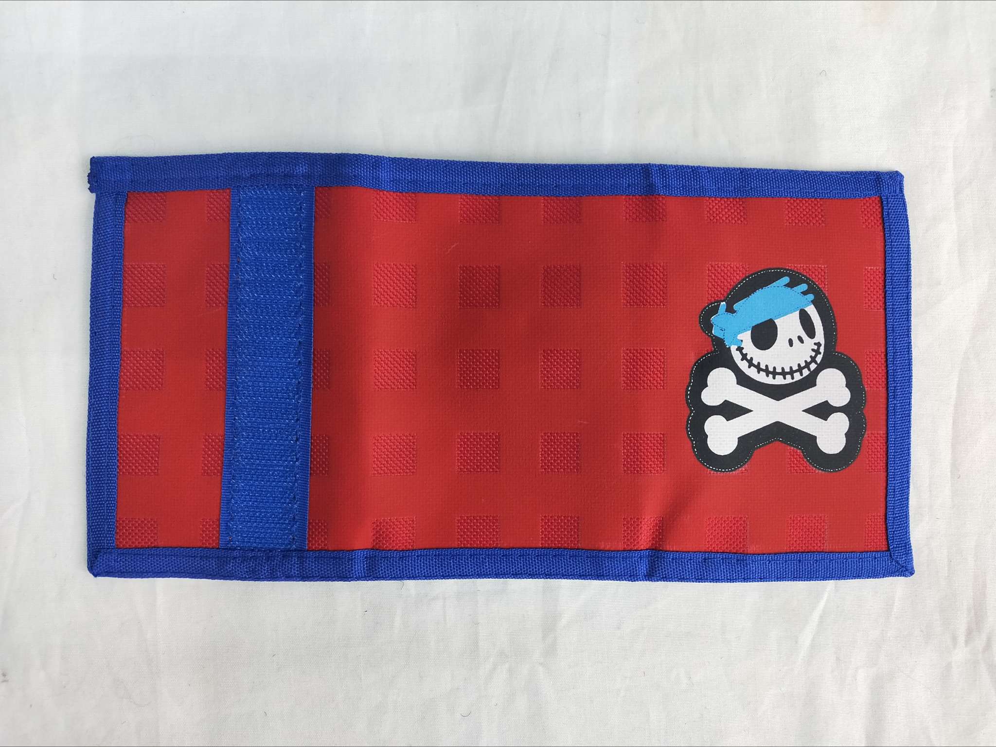 Nylon wallet details Picture