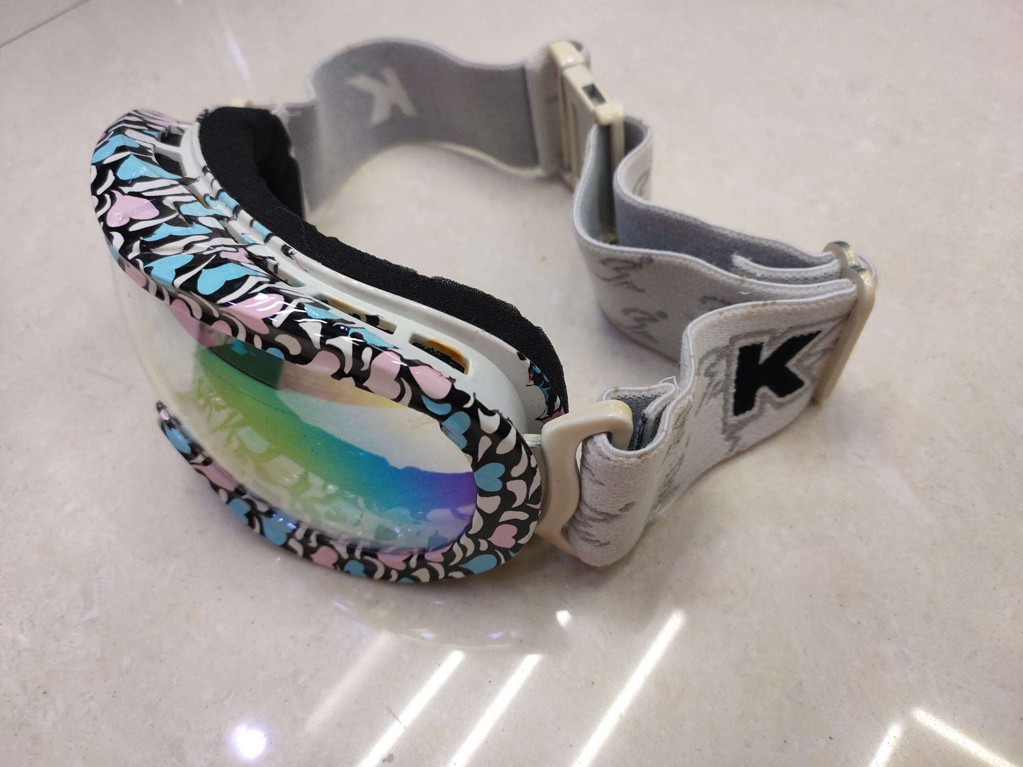 811059 ski goggles details Picture