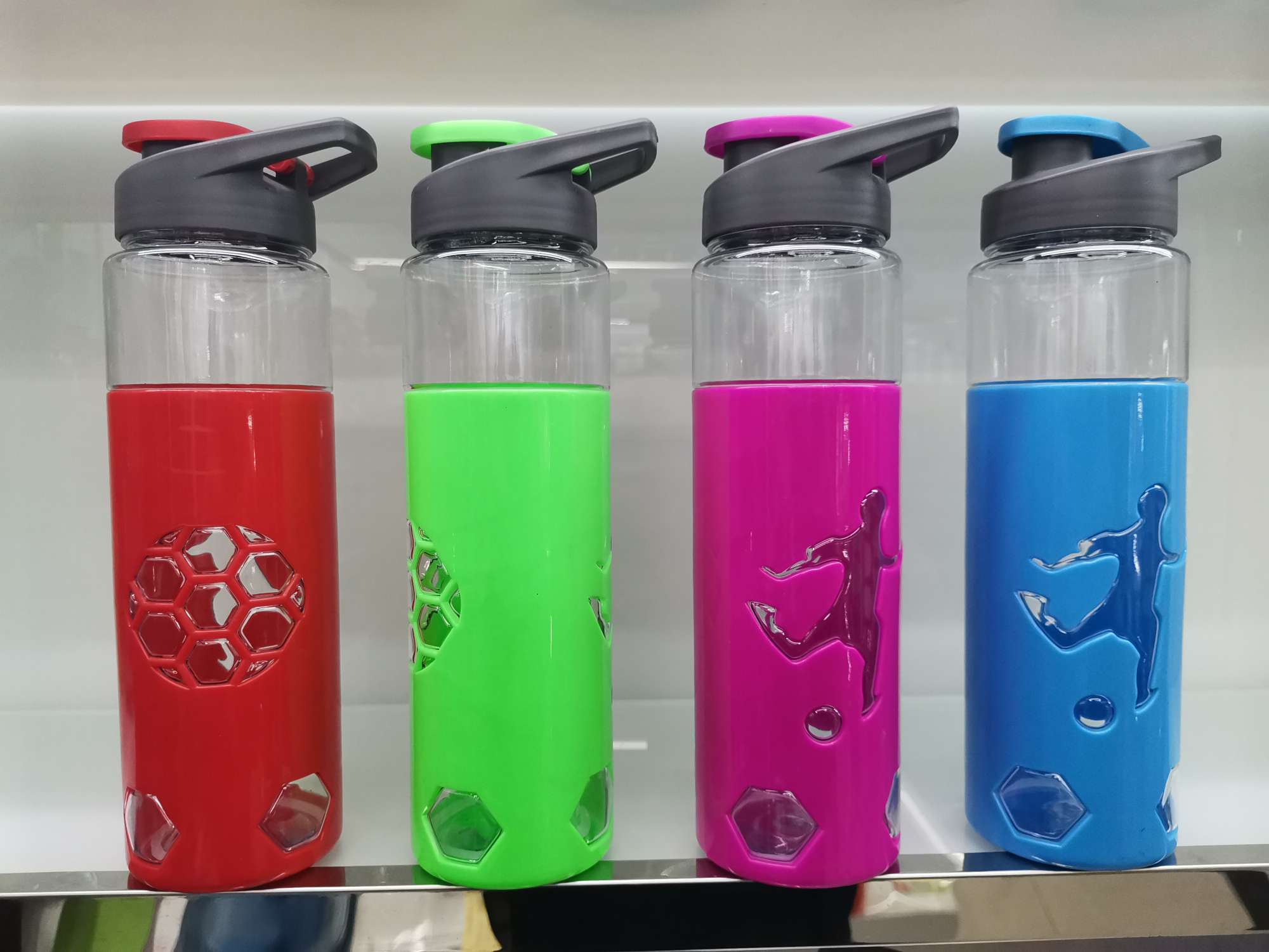 Plastic cup with clasp lid thumbnail
