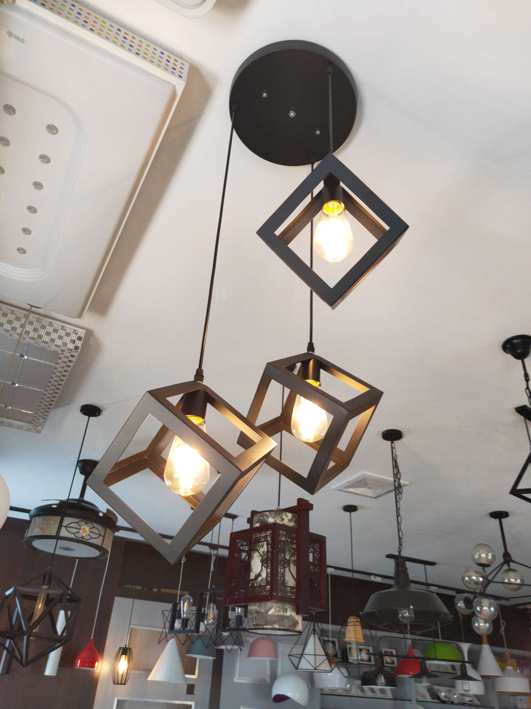 European-style iron chandelier, restaurant lamp, personalized chandelier details Picture