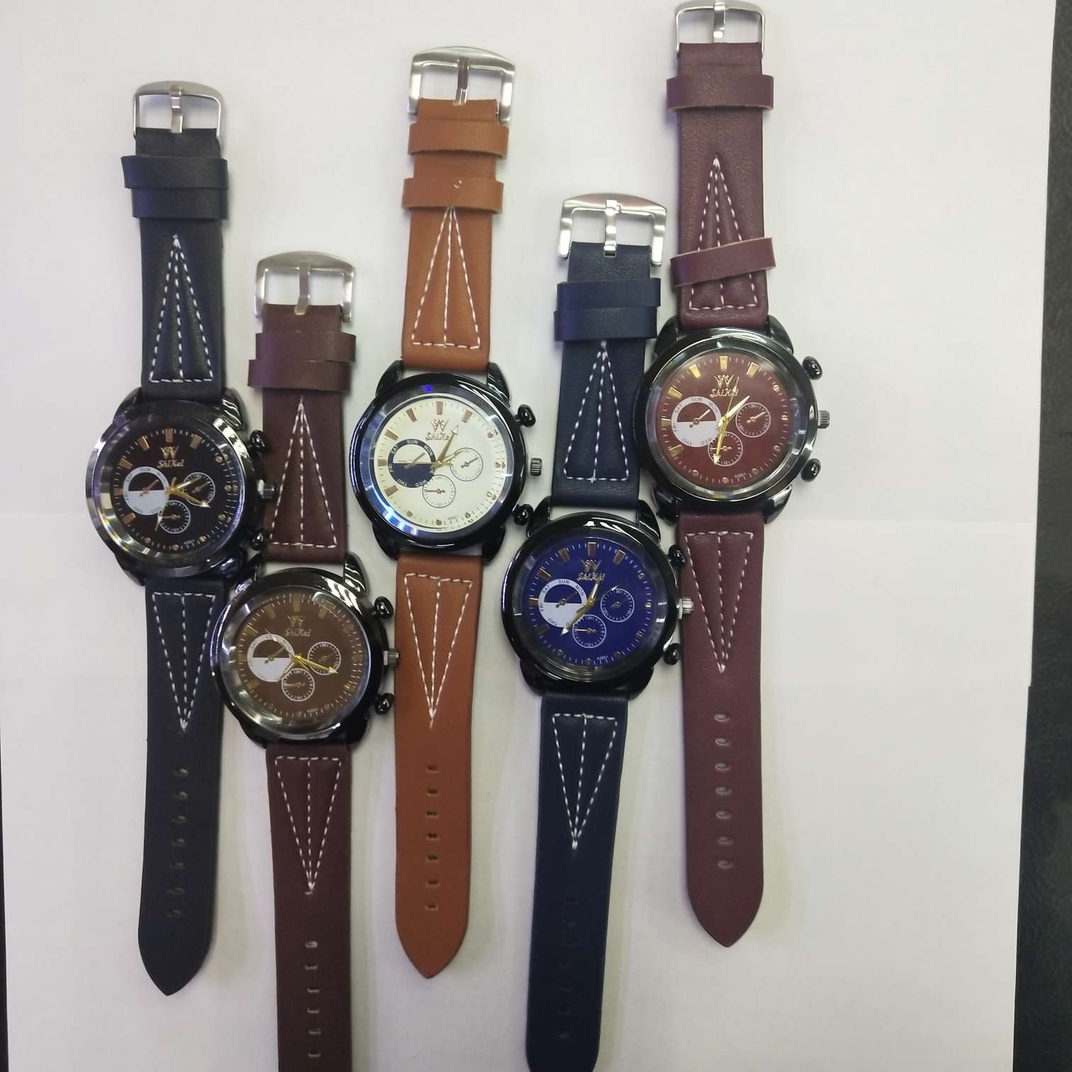 Fashionable and high-quality men's fashion watches