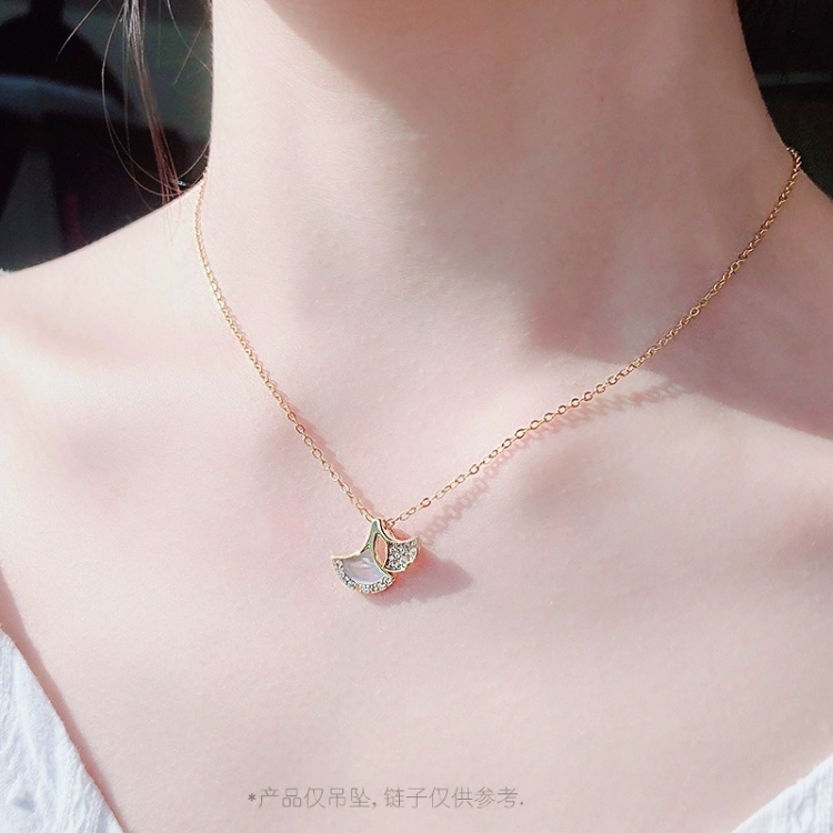 Niche Design Sense Necklace Female Ginkgo Leaf Net Red Temperament Clavicle Chain