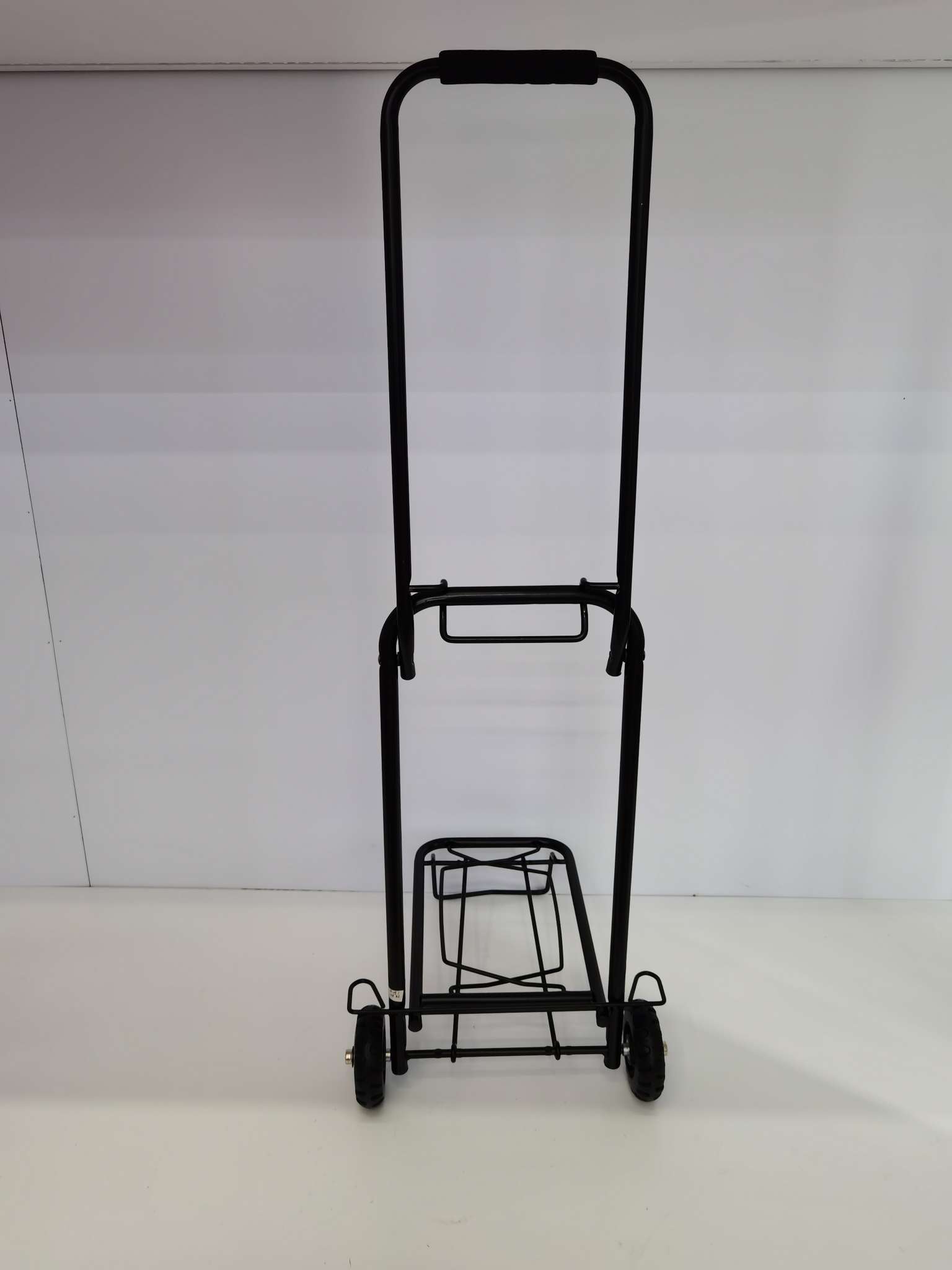 加粗小黑车 行李车 搬运车带轴承白底实物图