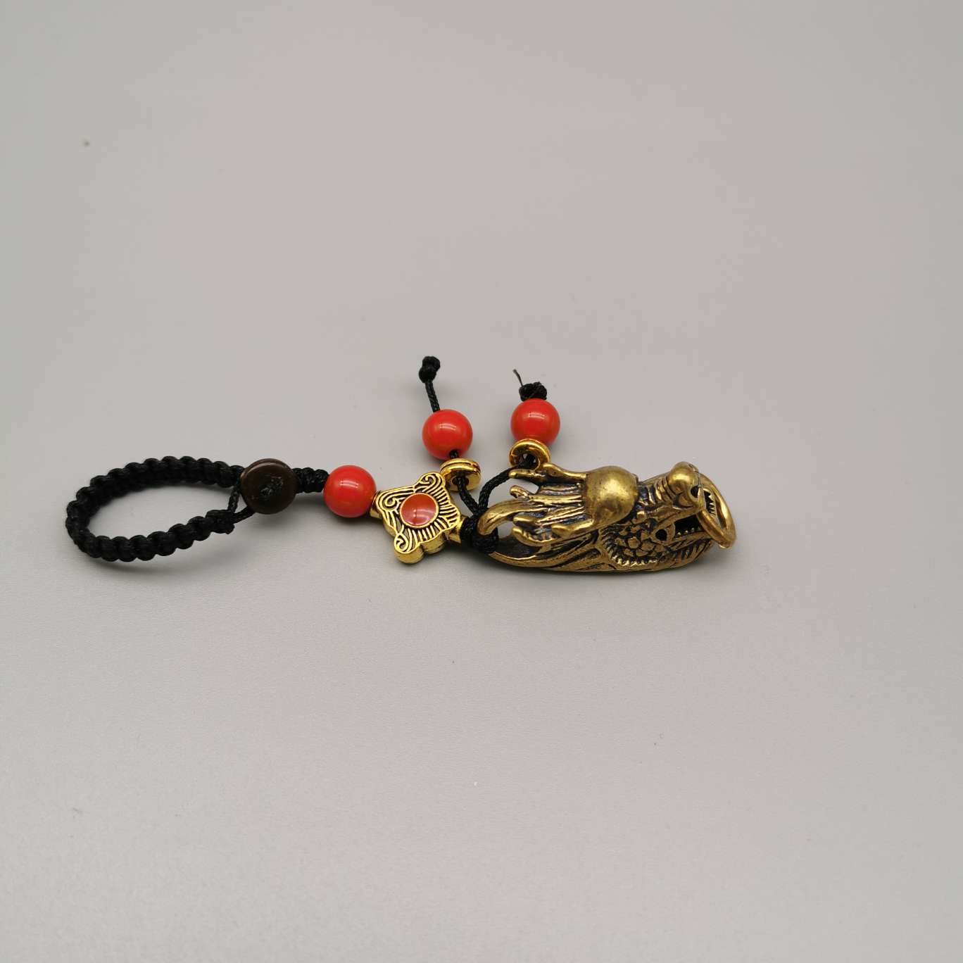 Keychain, cabbage, six-character bell, coiled dragon, small incense burner, small rooster, ingot, snake head, animal pendant Application Scenario