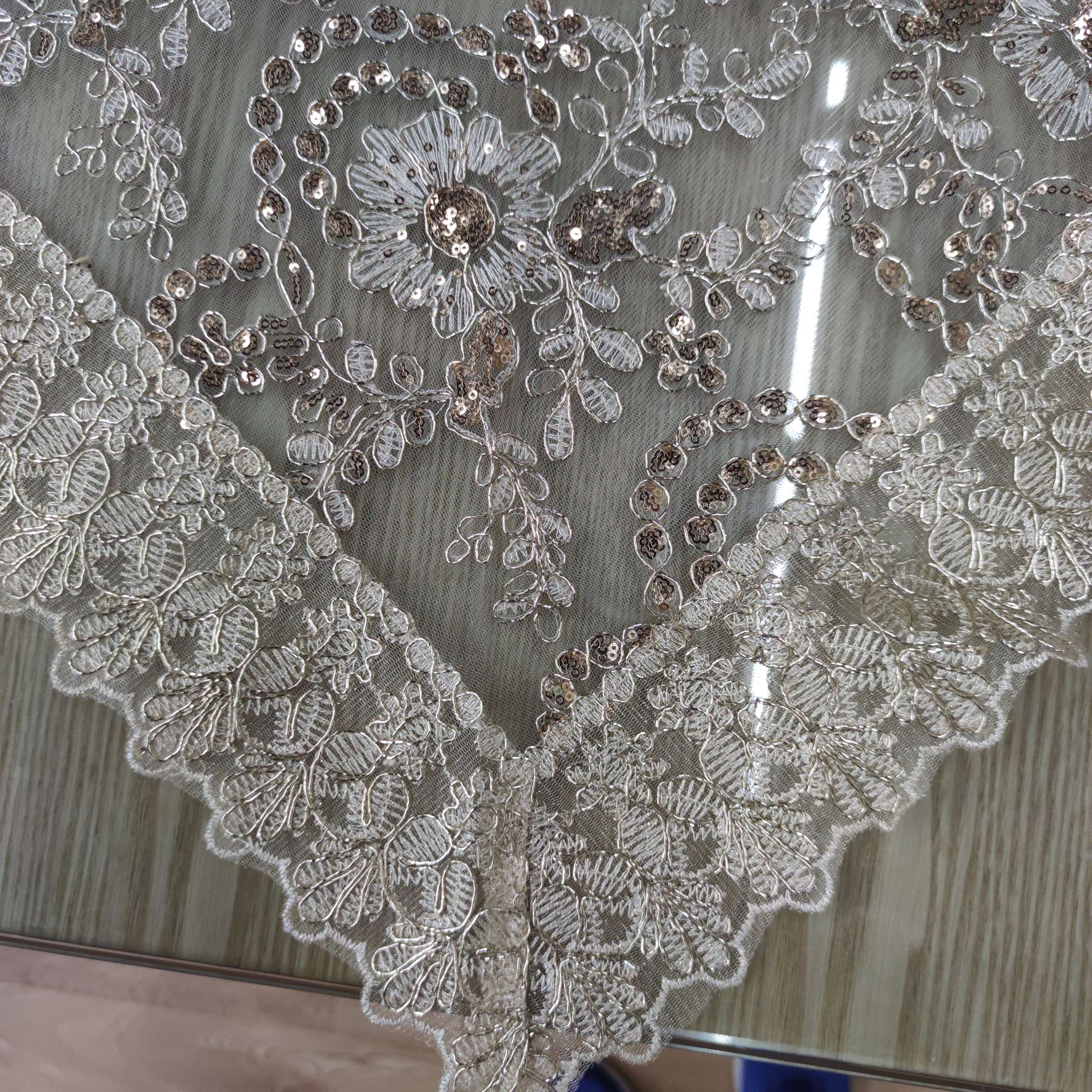 【S.G.R】2020 New Craftsmanship Sequined single-rope embroidered tablecloth, furniture decoration table flag, tablecloth embroidery details Picture