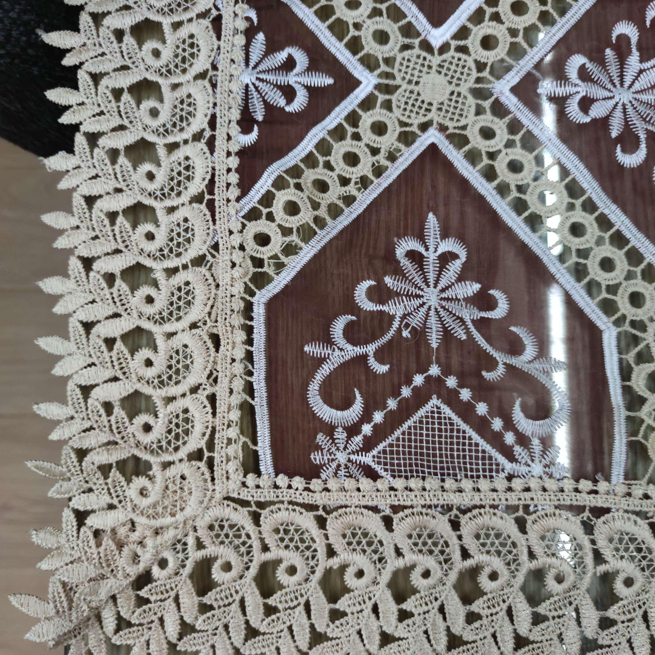 【S.G.R】2020 New Style hollowed-out gauze embroidered tablecloth details Picture