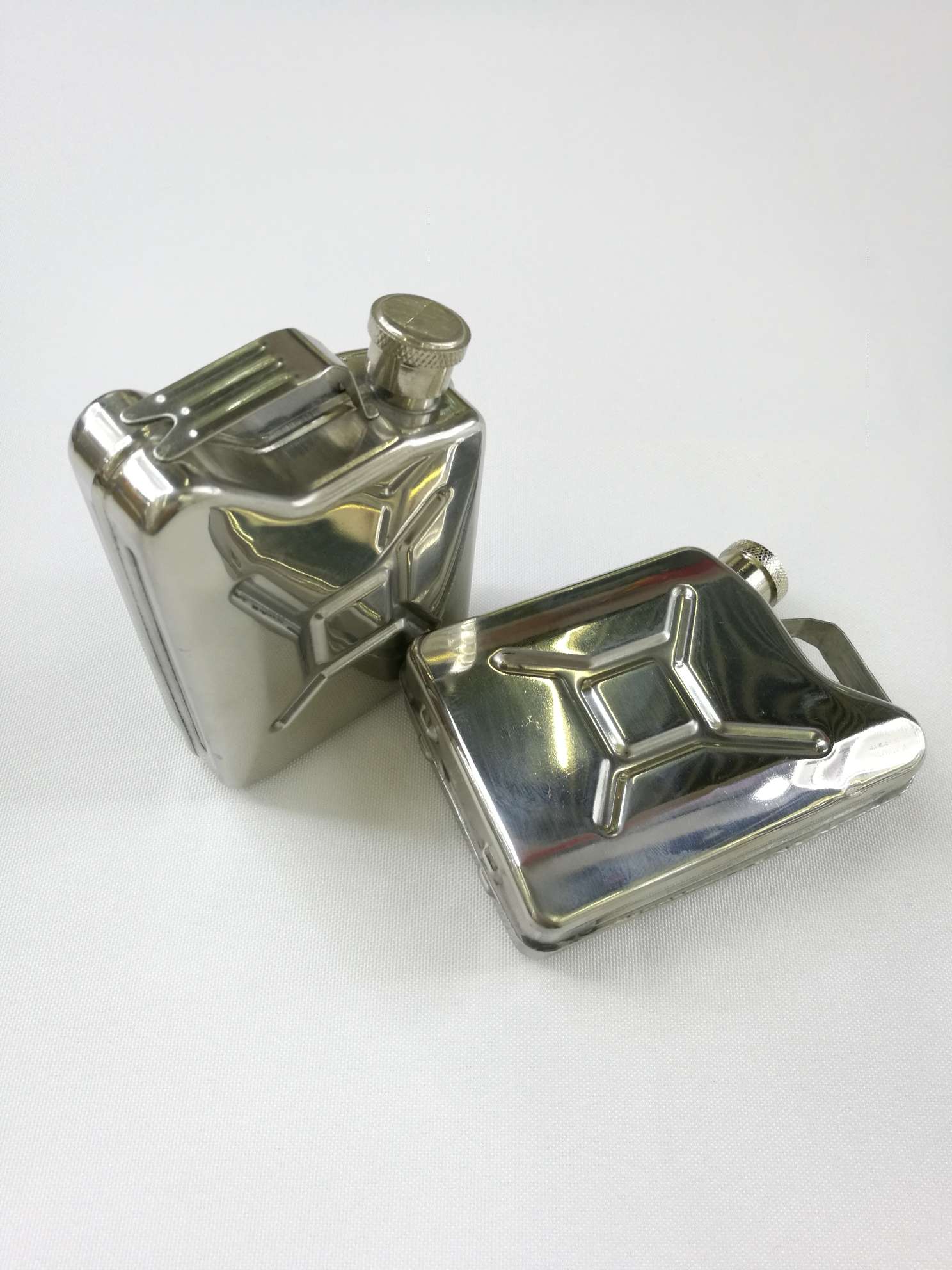 4 ounces small oil can thumbnail