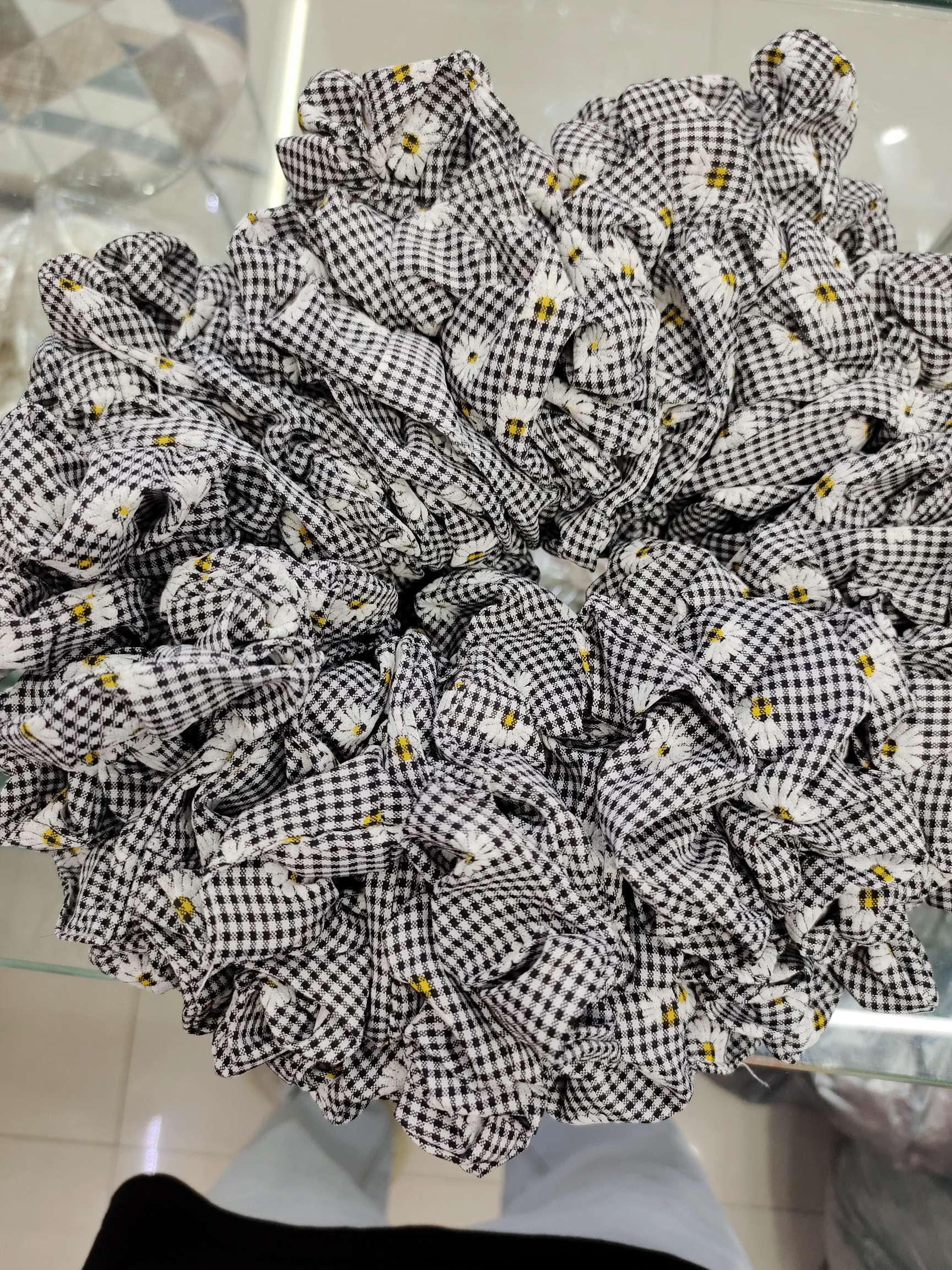 Black small chrysanthemum hair band 111