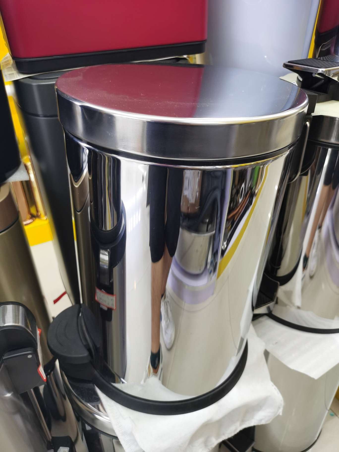 Slow down the trash can by 8 liters thumbnail