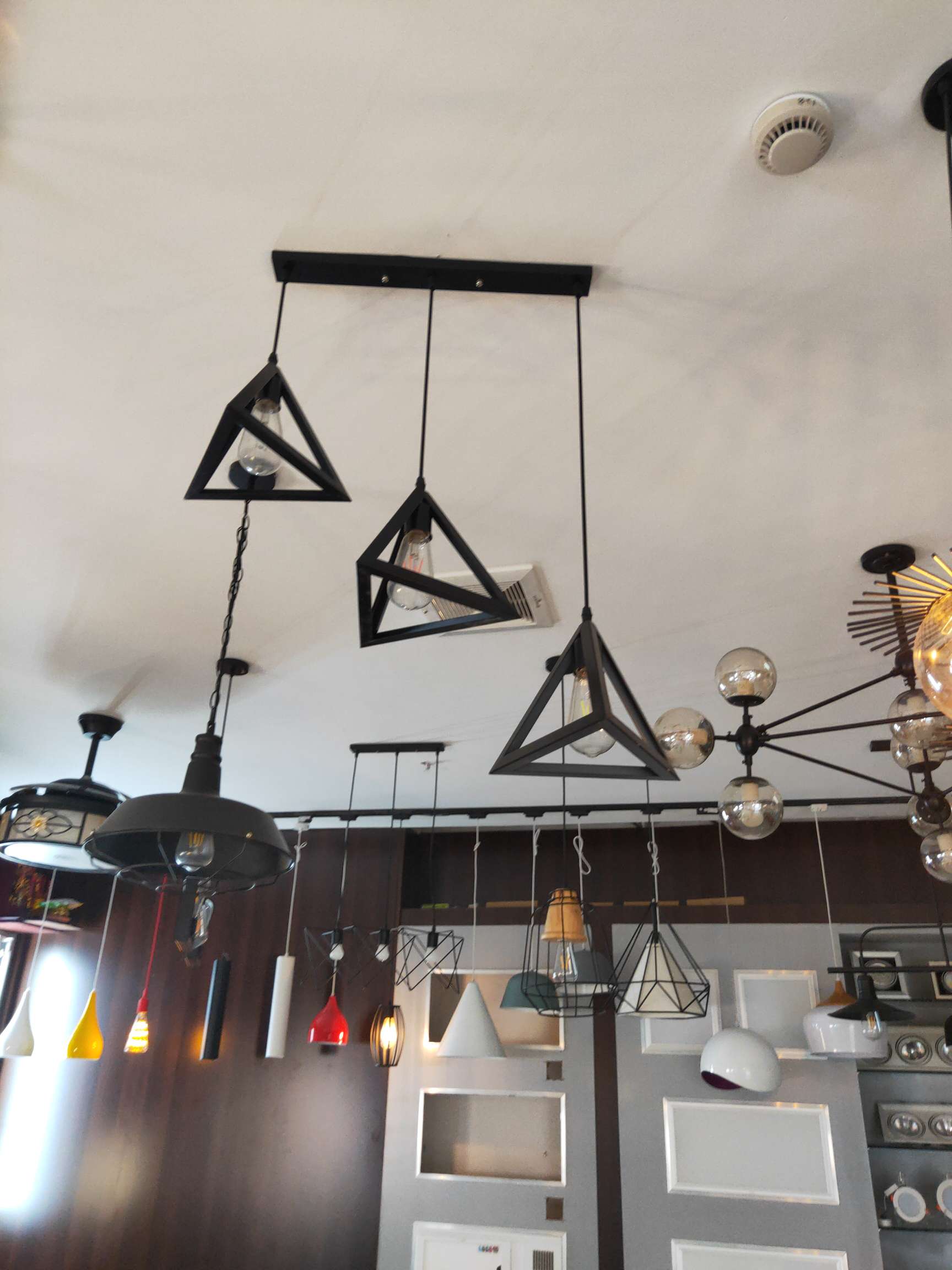 European-style iron chandeliers, bar table lamps, and various tea restaurant chandeliers Application Scenario