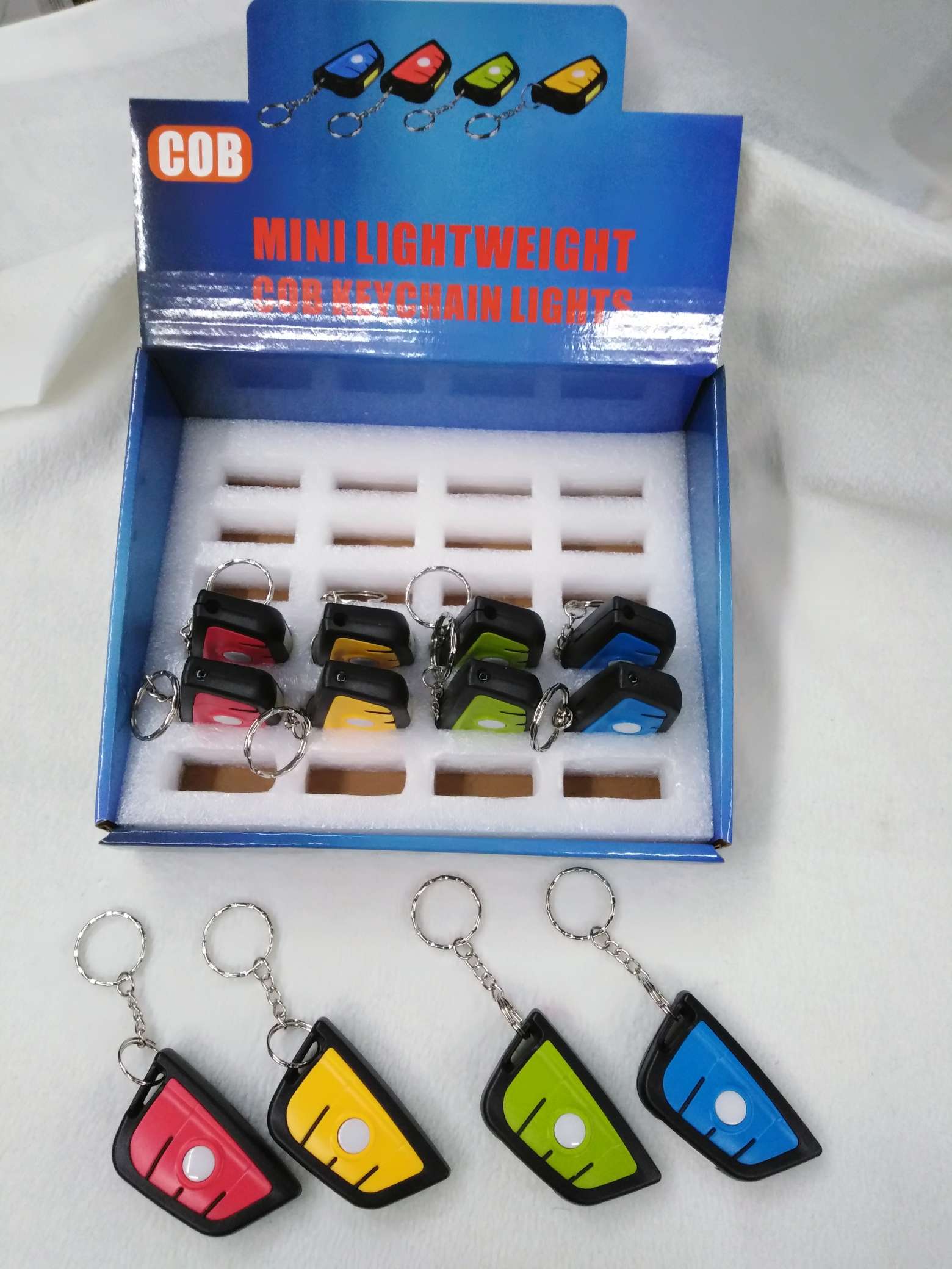 905A钥匙扣小灯，COB白光，展示盒一件720PCS，内含2粒2032电池