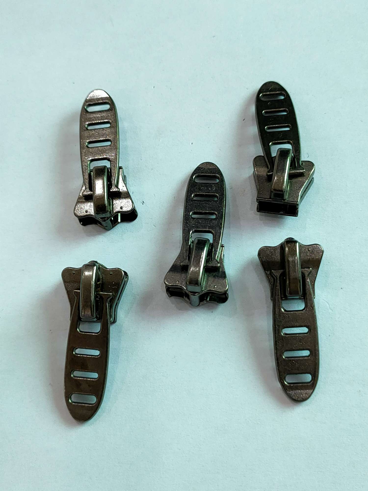 New S Small D81 Butterfly Three Transverse Piece Application Scenario
