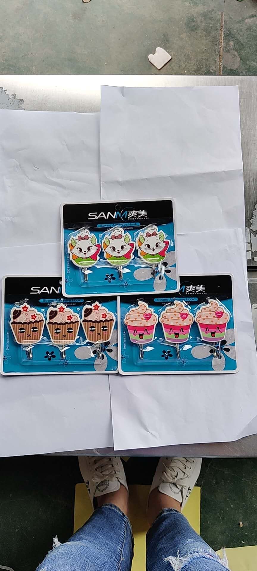 爽美3个卡通粘钩产品图