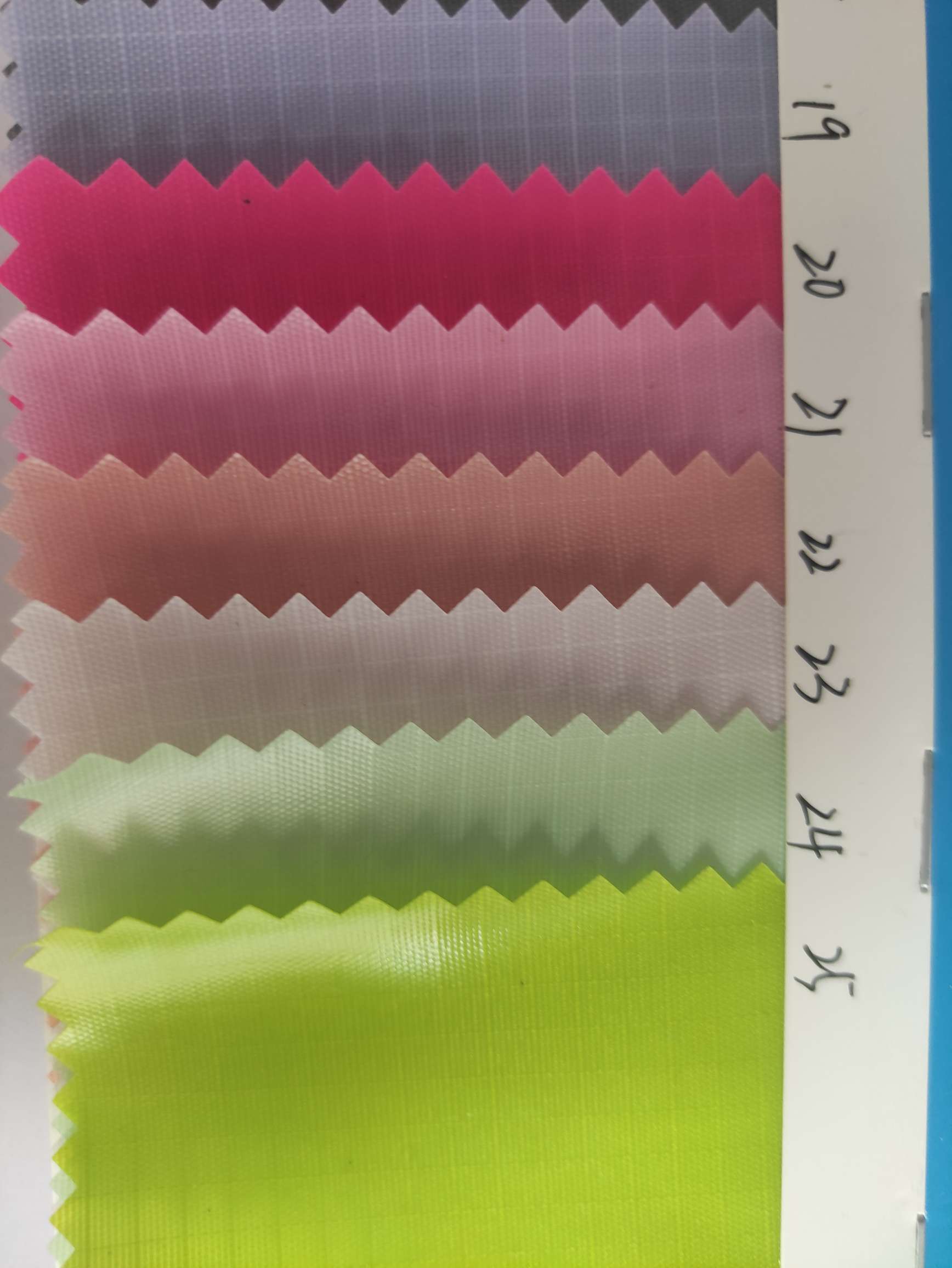 小足球透明底大量现货高中低档皮革面料厂家直销热销新款产品图