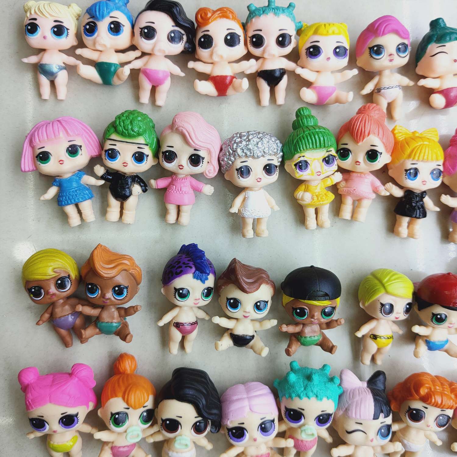 1.5-inch swimsuit surprise sitting doll bulk shipment, various styles, random shipping, cake decoration, doll figurine, sisters, girls, boys, house play toys, ornaments Application Scenario