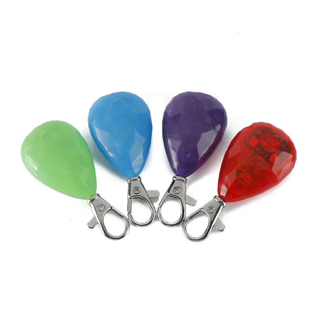 充电钻石吊坠，充电一次可用4/6小时，可循环充电500次，共四颗发光灯，超亮可见500米，宠物宝宝带上既安全又好看！详情图8