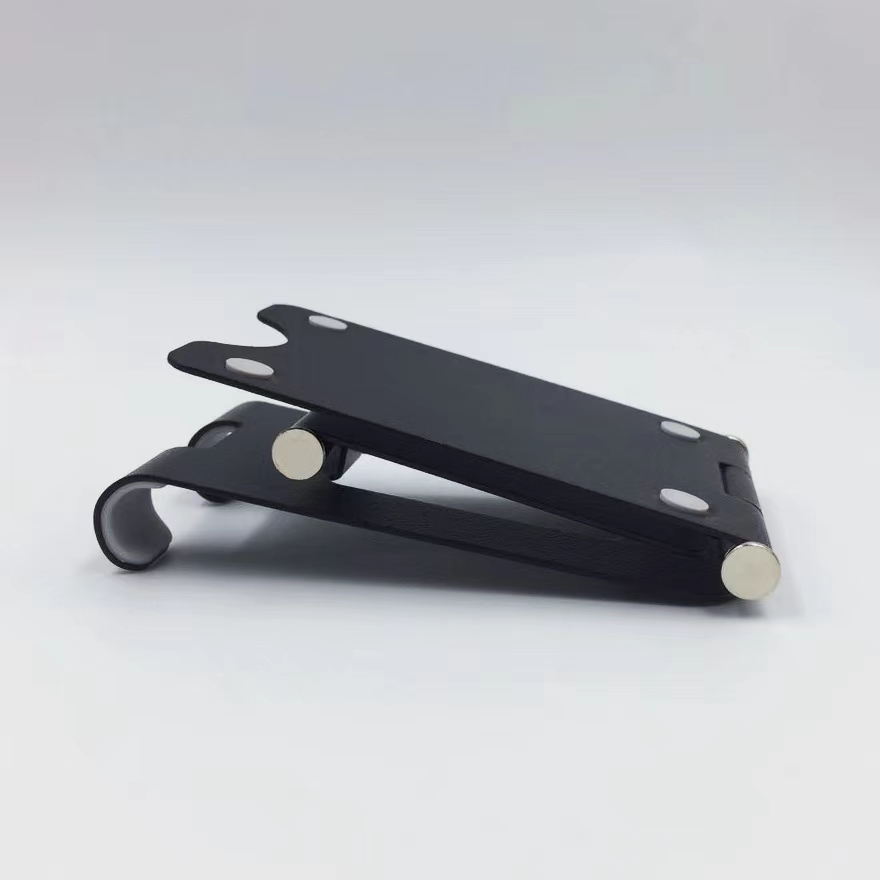 New mobile phone stand desktop stand metal lazy man stand Application Scenario