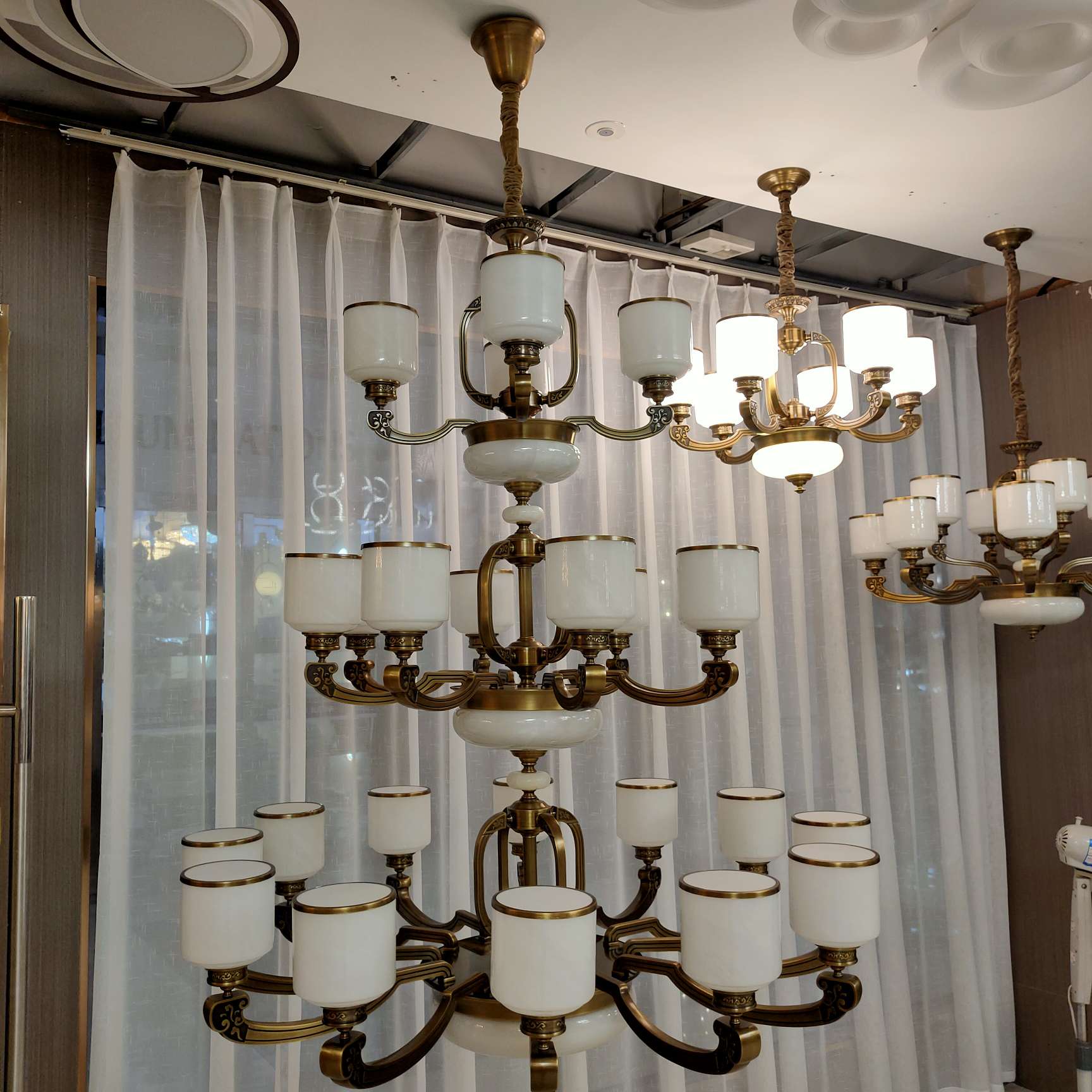 أضواء في ردهة فندق فيلا فيلا، وهي غرفة المعيشة الصينية الجديدة في البلد Item Picture