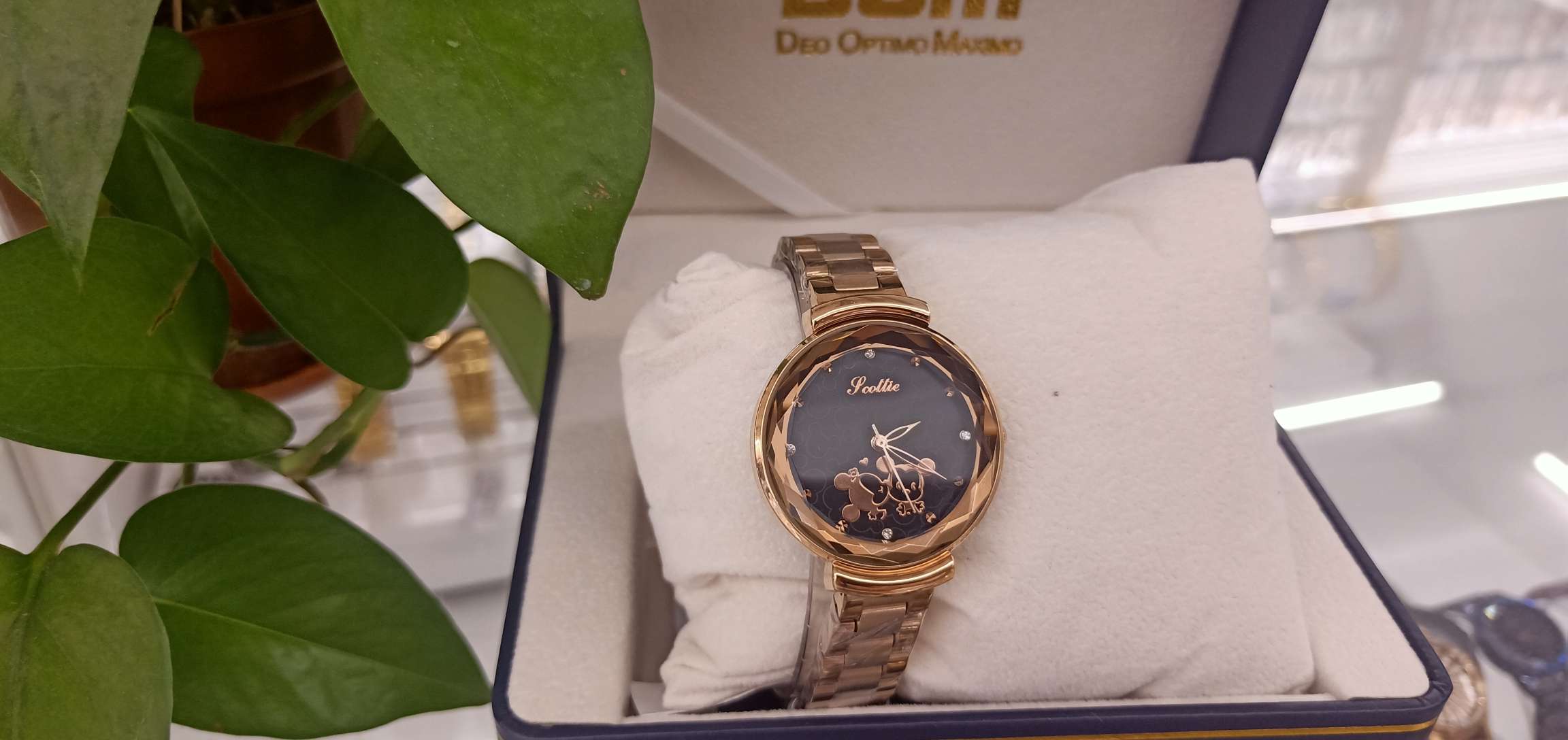 Trendy and fashionable black pattern diamond-encrusted Mickey Mouse watch
