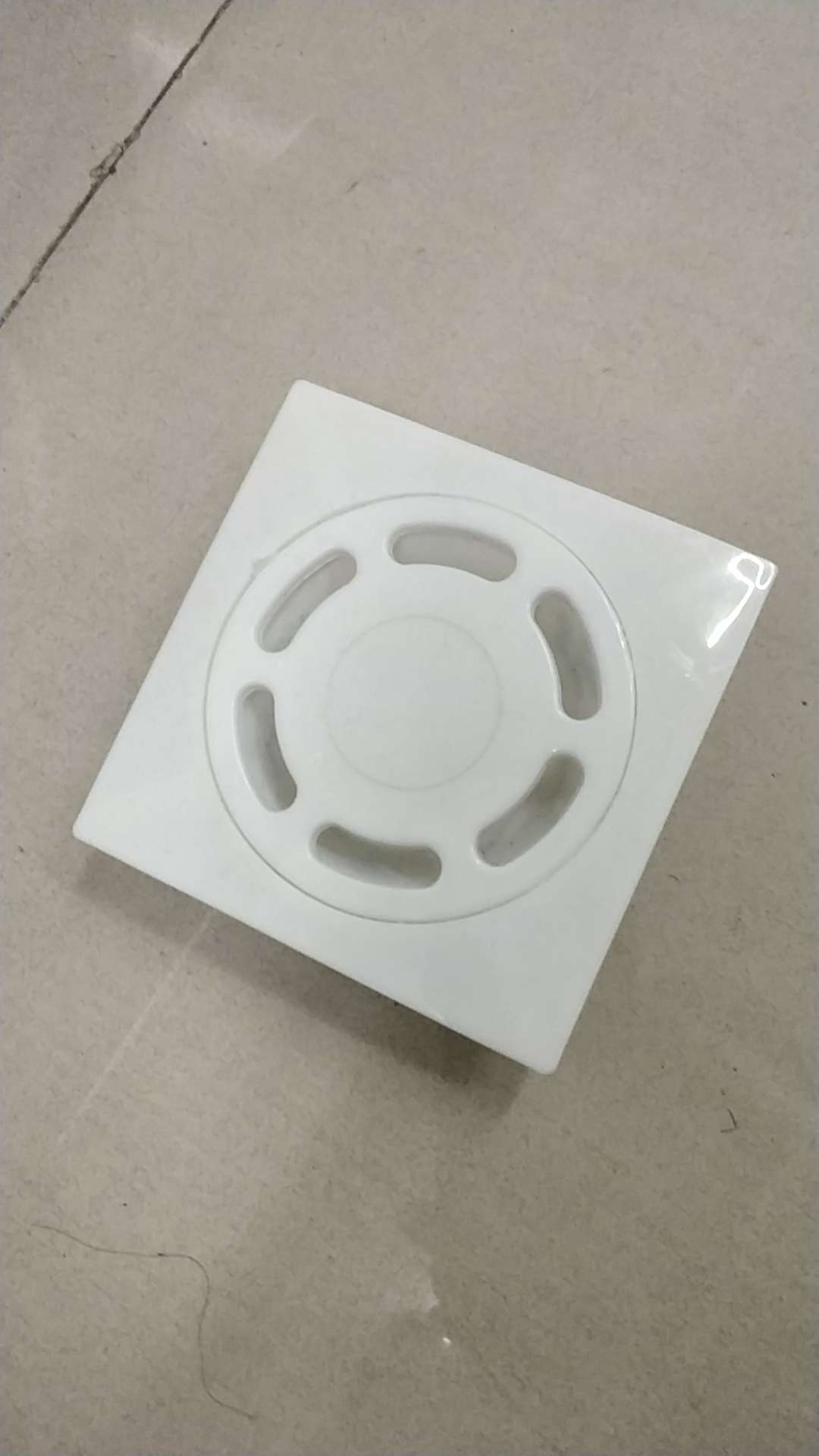 Household plastic floor drains, in various sizes and models undefined