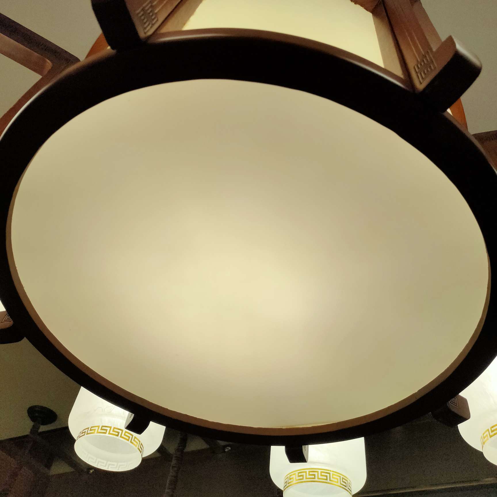 The new Chinese-style living room chandelier, bedroom and dining room lighting fixtures are retro and grand details Picture